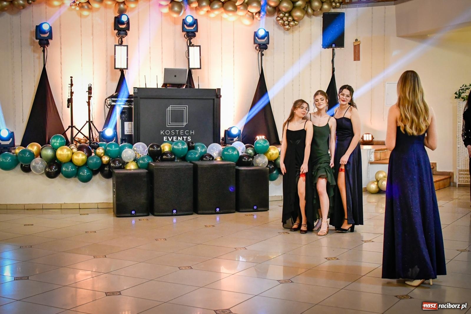 Zdjęcie w galerii na portalu naszraciborz.pl: Wielki bal studniówkowy ZSO nr 1 - I LO i Liceum Sztuk Plastycznych [FOTO i WIDEO] wiadomości z regionu