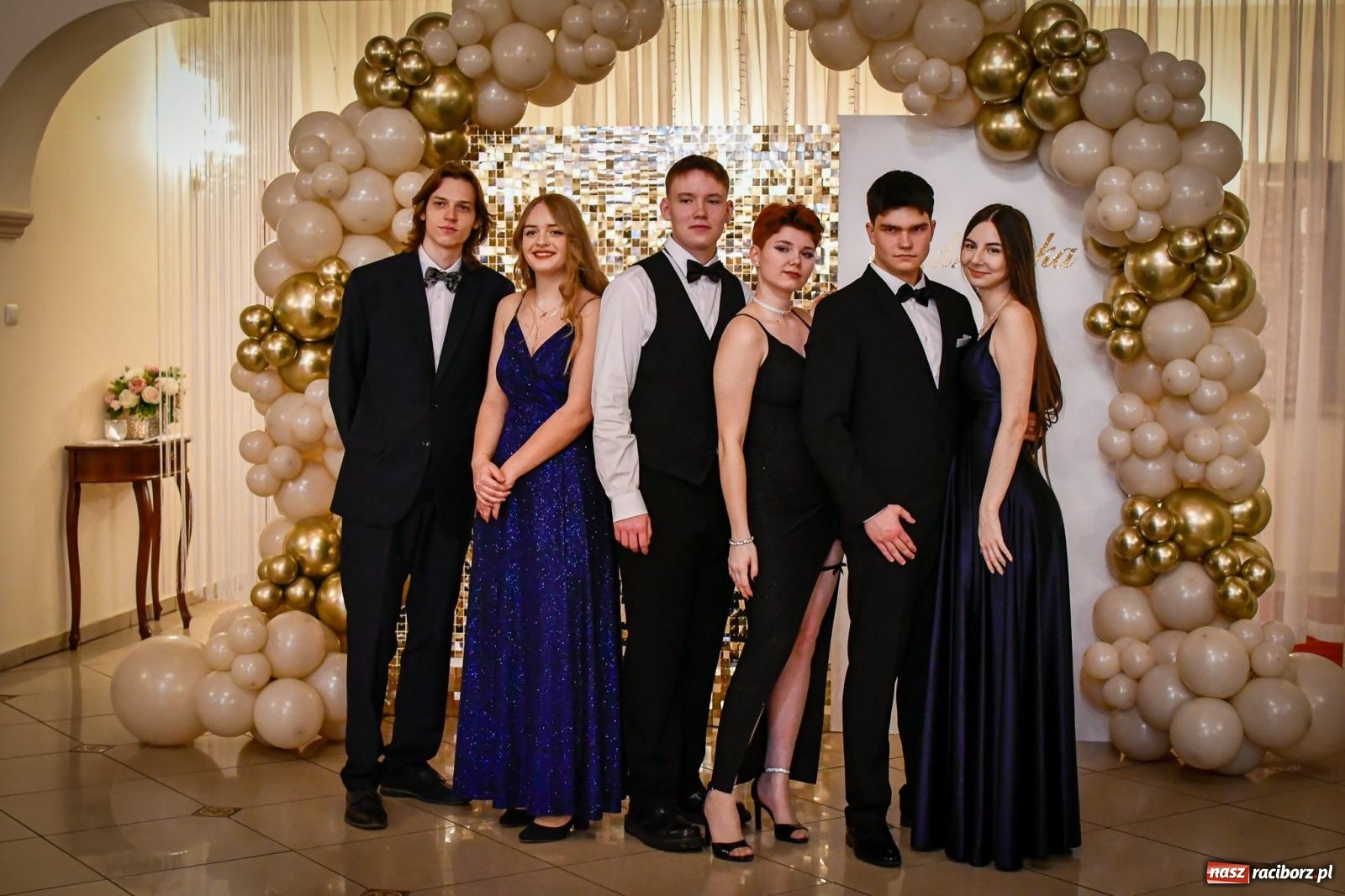 Zdjęcie w galerii na portalu naszraciborz.pl: Wielki bal studniówkowy ZSO nr 1 - I LO i Liceum Sztuk Plastycznych [FOTO i WIDEO] wiadomości z regionu