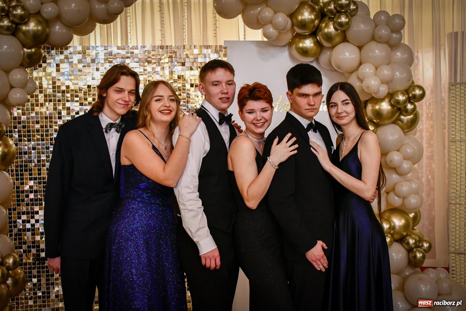 Zdjęcie w galerii na portalu naszraciborz.pl: Wielki bal studniówkowy ZSO nr 1 - I LO i Liceum Sztuk Plastycznych [FOTO i WIDEO] wiadomości z regionu