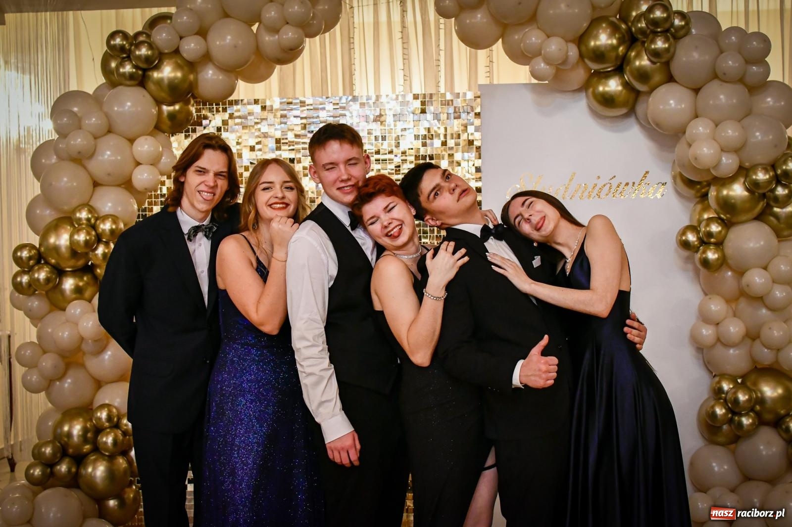 Zdjęcie w galerii na portalu naszraciborz.pl: Wielki bal studniówkowy ZSO nr 1 - I LO i Liceum Sztuk Plastycznych [FOTO i WIDEO] wiadomości z regionu