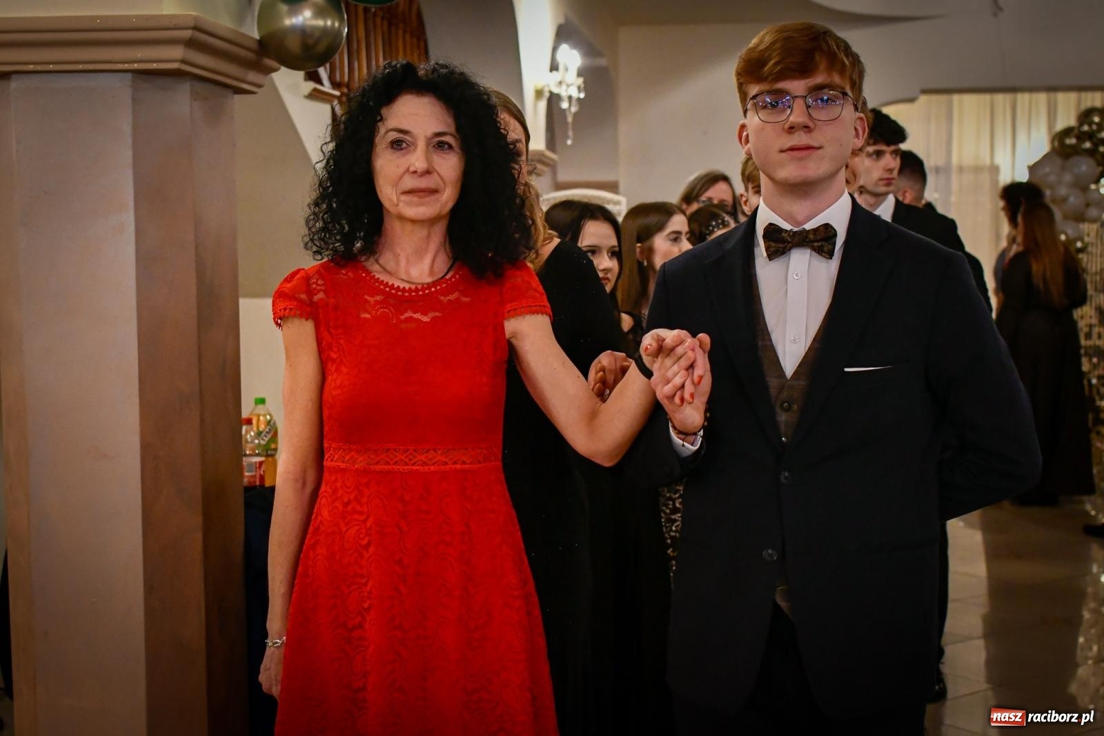 Zdjęcie w galerii na portalu naszraciborz.pl: Wielki bal studniówkowy ZSO nr 1 - I LO i Liceum Sztuk Plastycznych [FOTO i WIDEO] wiadomości z regionu