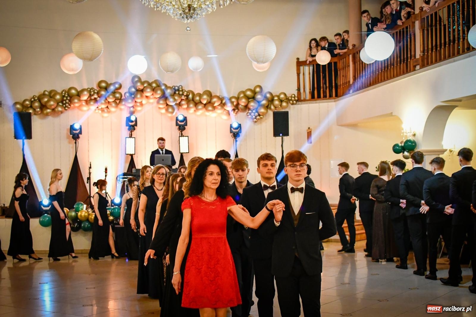 Zdjęcie w galerii na portalu naszraciborz.pl: Wielki bal studniówkowy ZSO nr 1 - I LO i Liceum Sztuk Plastycznych [FOTO i WIDEO] wiadomości z regionu