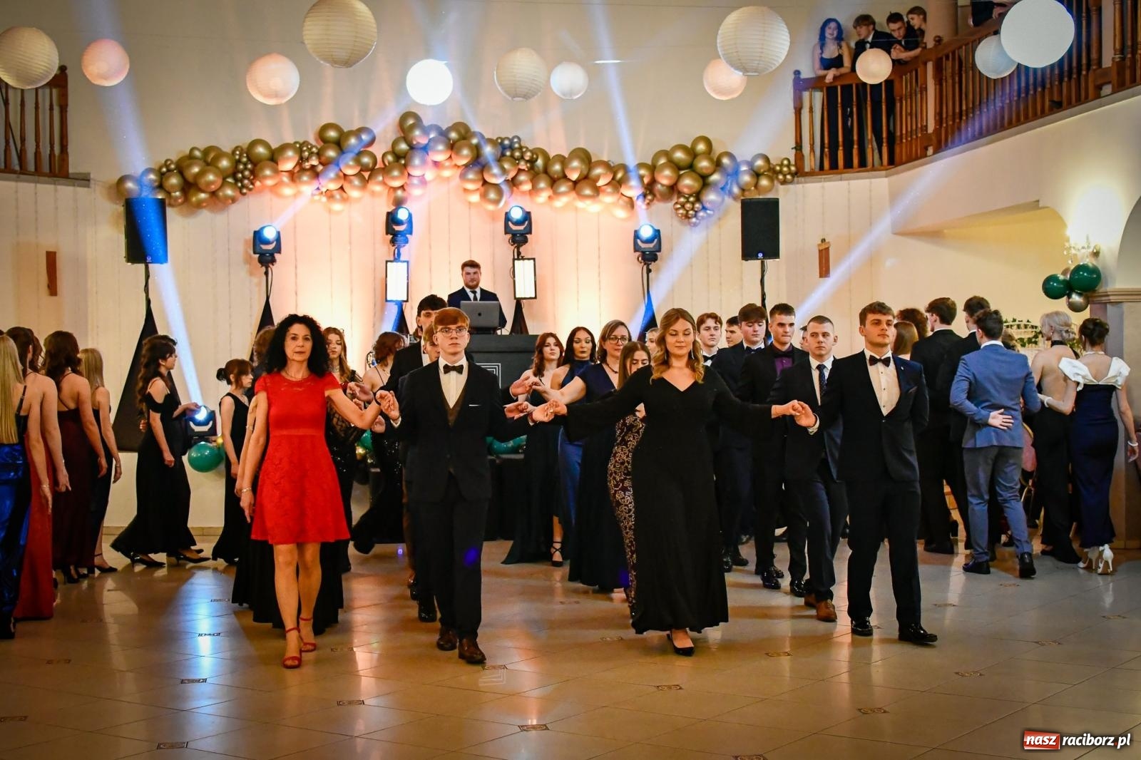 Zdjęcie w galerii na portalu naszraciborz.pl: Wielki bal studniówkowy ZSO nr 1 - I LO i Liceum Sztuk Plastycznych [FOTO i WIDEO] wiadomości z regionu