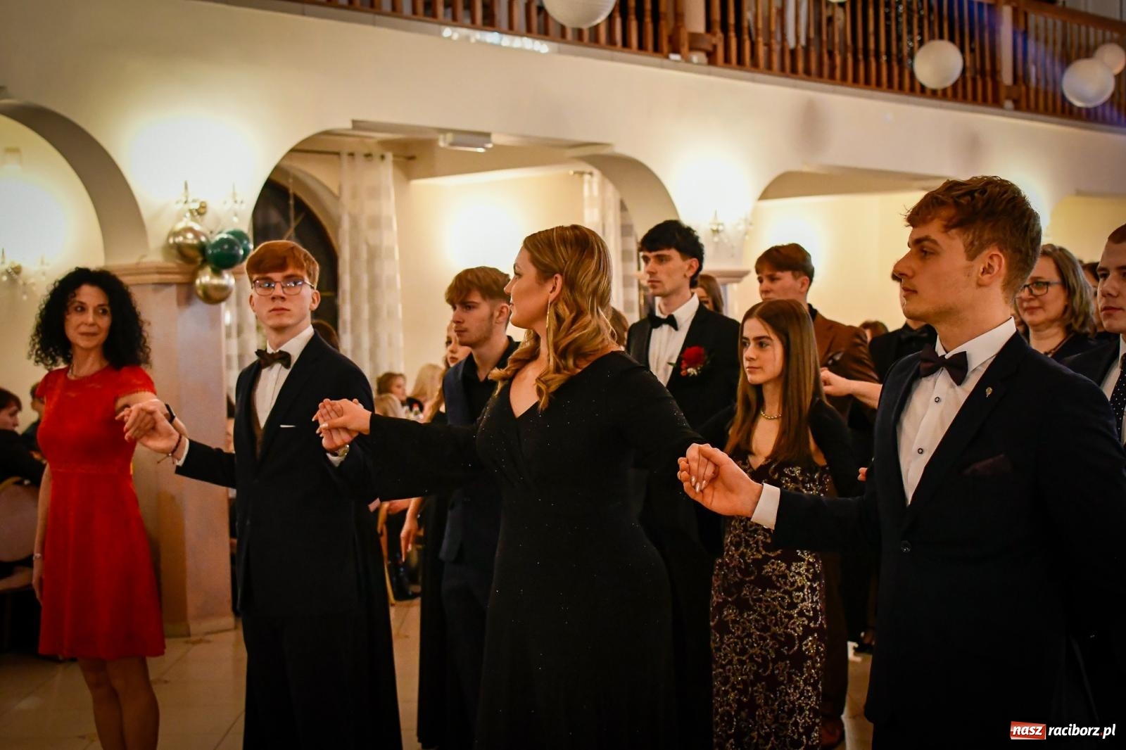 Zdjęcie w galerii na portalu naszraciborz.pl: Wielki bal studniówkowy ZSO nr 1 - I LO i Liceum Sztuk Plastycznych [FOTO i WIDEO] wiadomości z regionu