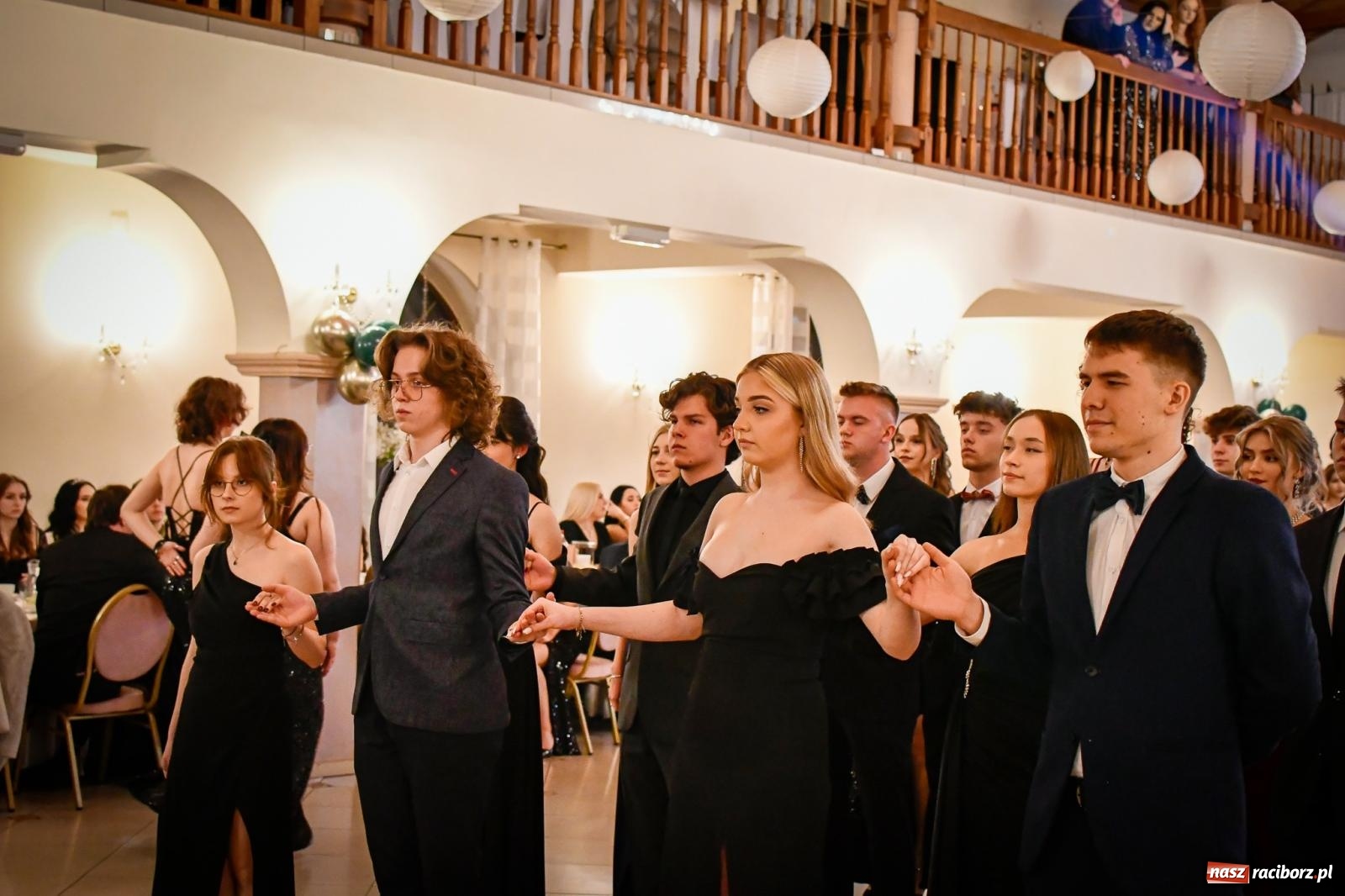 Zdjęcie w galerii na portalu naszraciborz.pl: Wielki bal studniówkowy ZSO nr 1 - I LO i Liceum Sztuk Plastycznych [FOTO i WIDEO] wiadomości z regionu