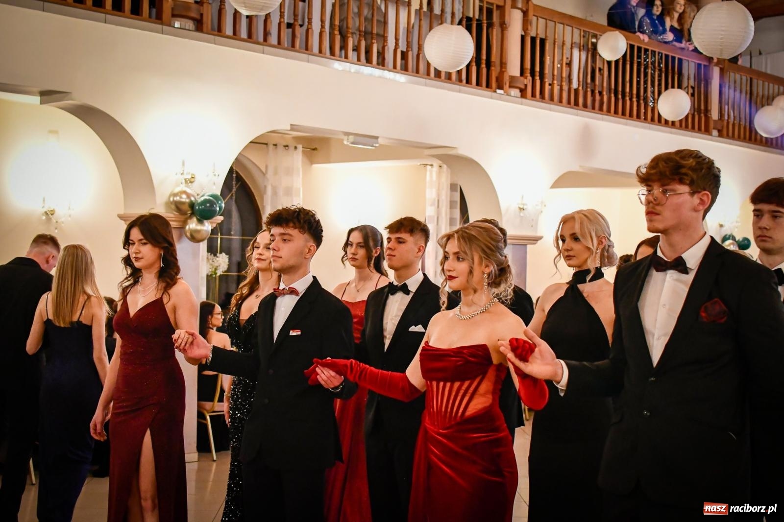 Zdjęcie w galerii na portalu naszraciborz.pl: Wielki bal studniówkowy ZSO nr 1 - I LO i Liceum Sztuk Plastycznych [FOTO i WIDEO] wiadomości z regionu