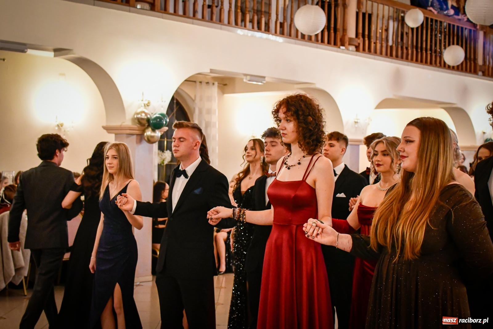 Zdjęcie w galerii na portalu naszraciborz.pl: Wielki bal studniówkowy ZSO nr 1 - I LO i Liceum Sztuk Plastycznych [FOTO i WIDEO] wiadomości z regionu