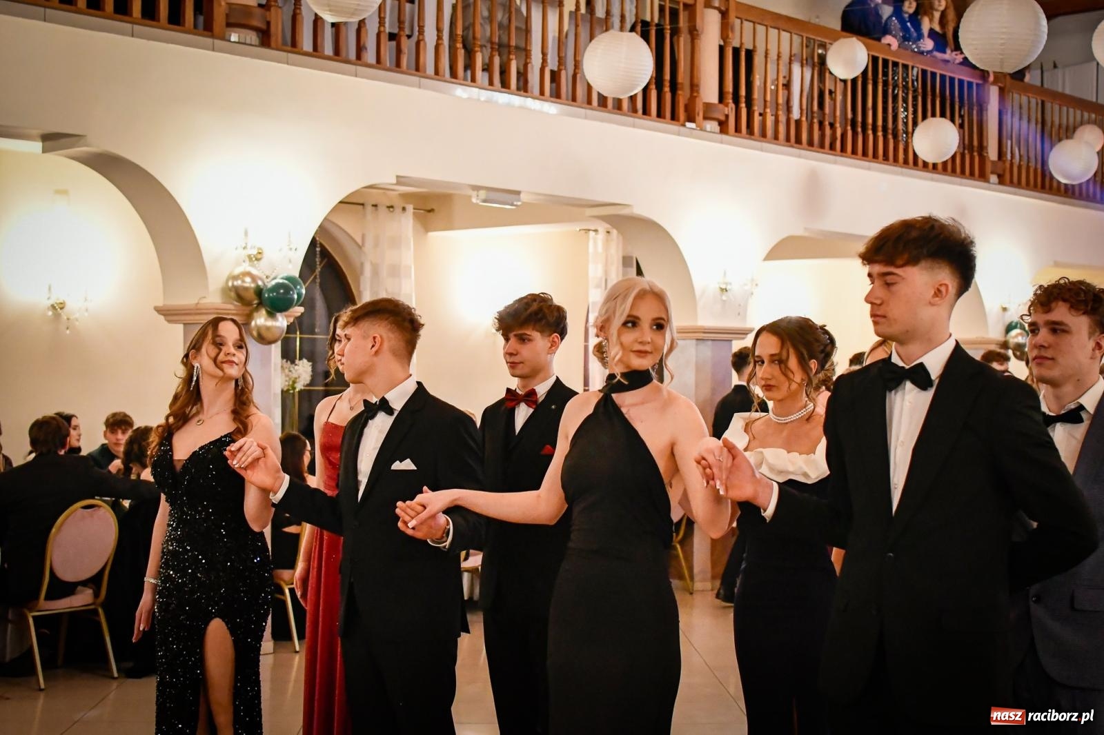 Zdjęcie w galerii na portalu naszraciborz.pl: Wielki bal studniówkowy ZSO nr 1 - I LO i Liceum Sztuk Plastycznych [FOTO i WIDEO] wiadomości z regionu