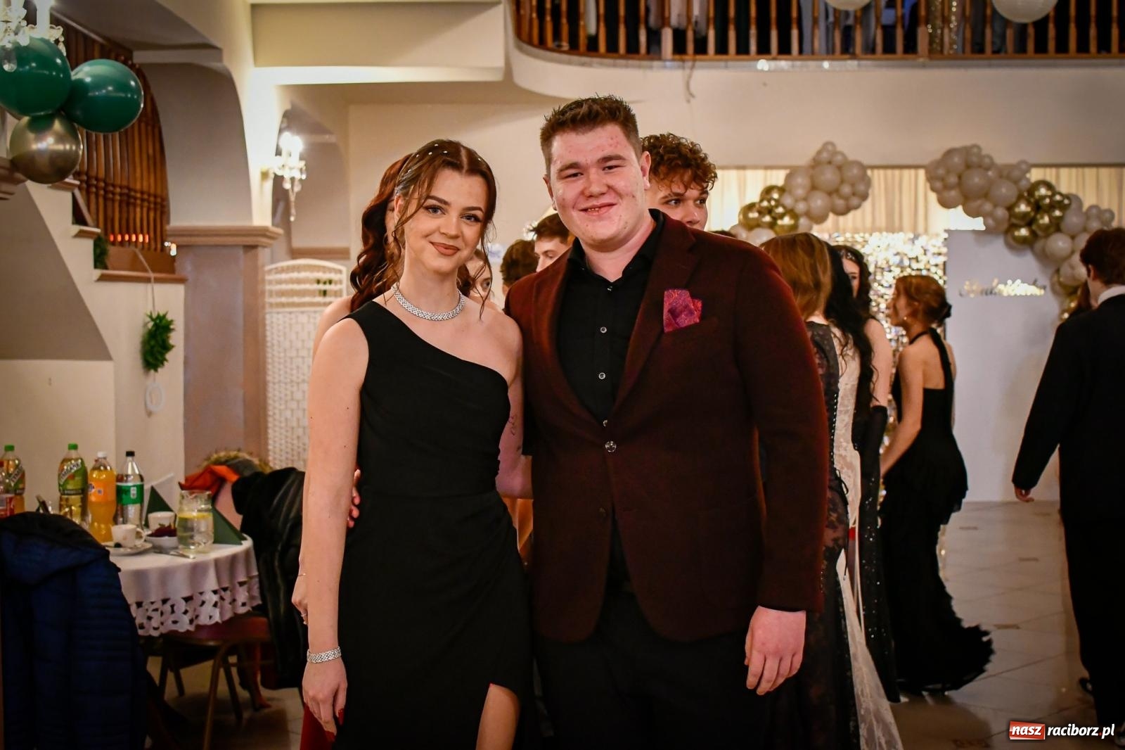 Zdjęcie w galerii na portalu naszraciborz.pl: Wielki bal studniówkowy ZSO nr 1 - I LO i Liceum Sztuk Plastycznych [FOTO i WIDEO] wiadomości z regionu