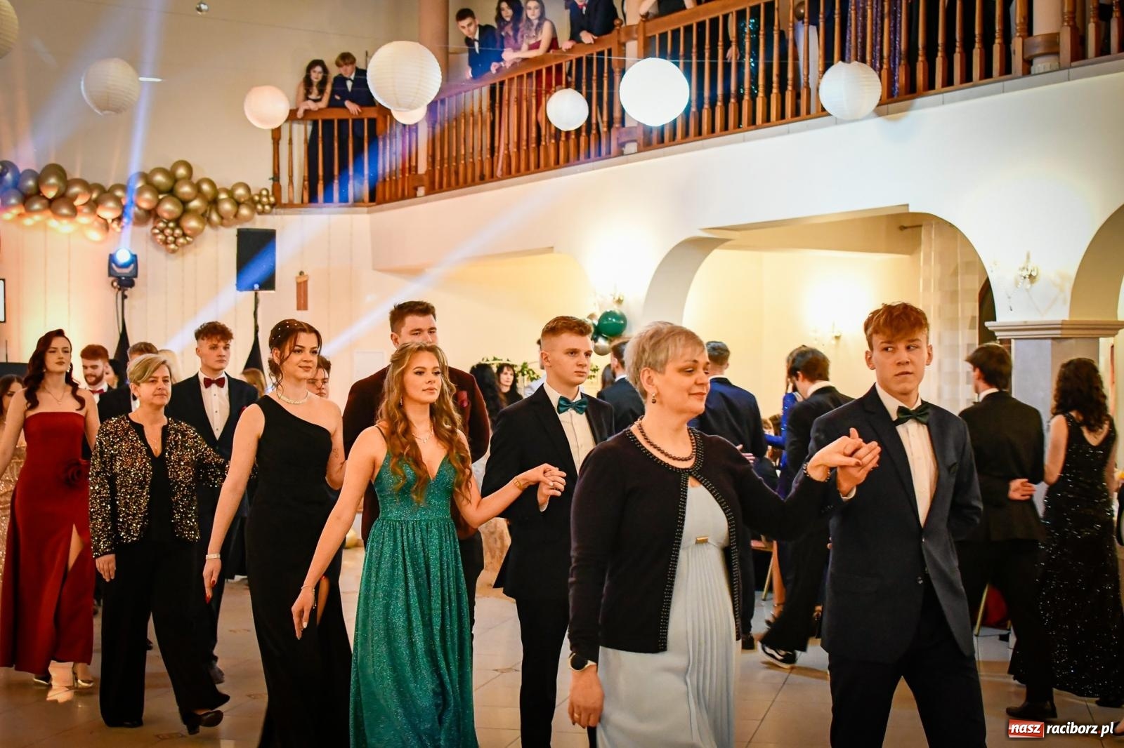 Zdjęcie w galerii na portalu naszraciborz.pl: Wielki bal studniówkowy ZSO nr 1 - I LO i Liceum Sztuk Plastycznych [FOTO i WIDEO] wiadomości z regionu