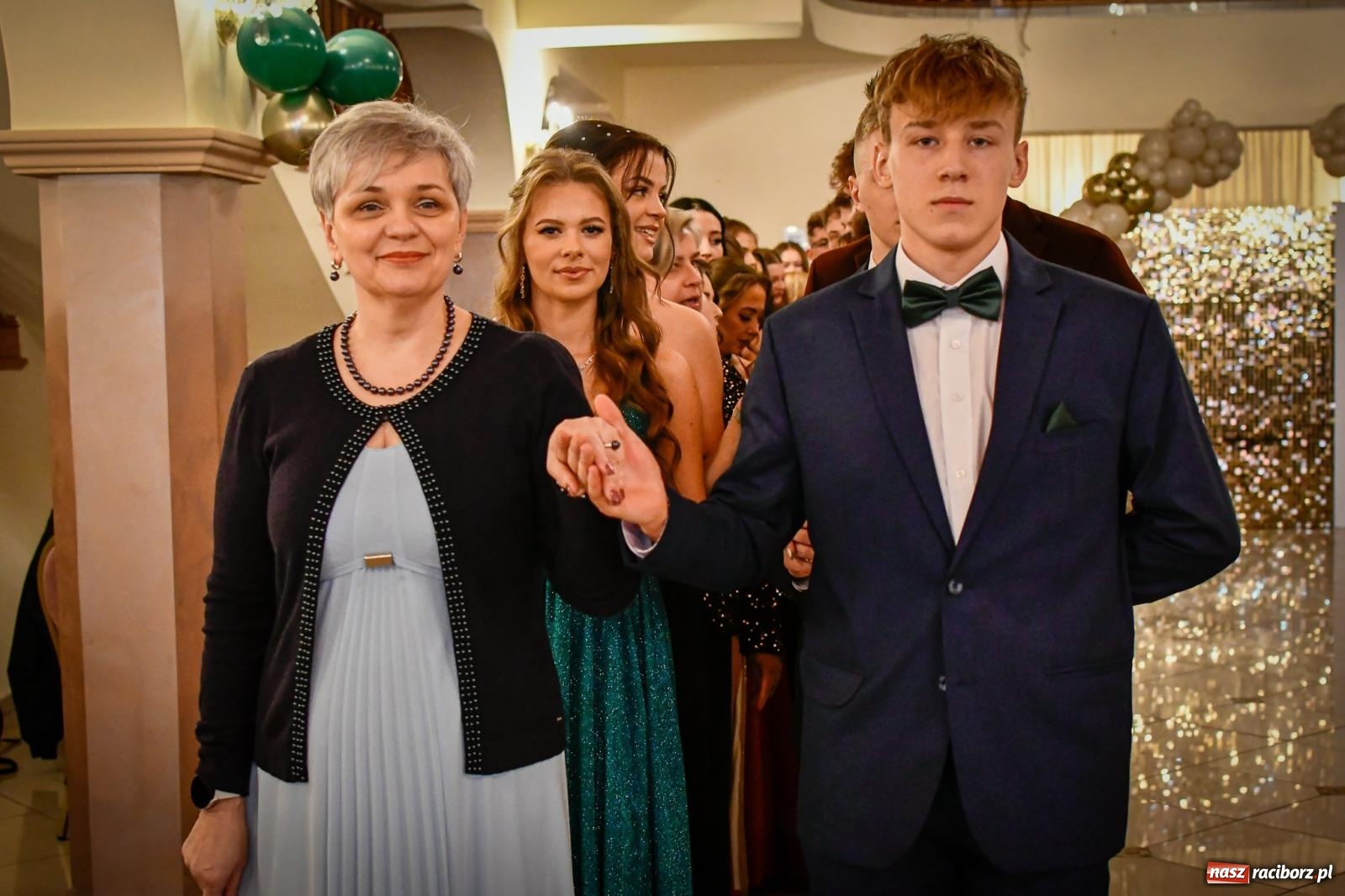 Zdjęcie w galerii na portalu naszraciborz.pl: Wielki bal studniówkowy ZSO nr 1 - I LO i Liceum Sztuk Plastycznych [FOTO i WIDEO] wiadomości z regionu