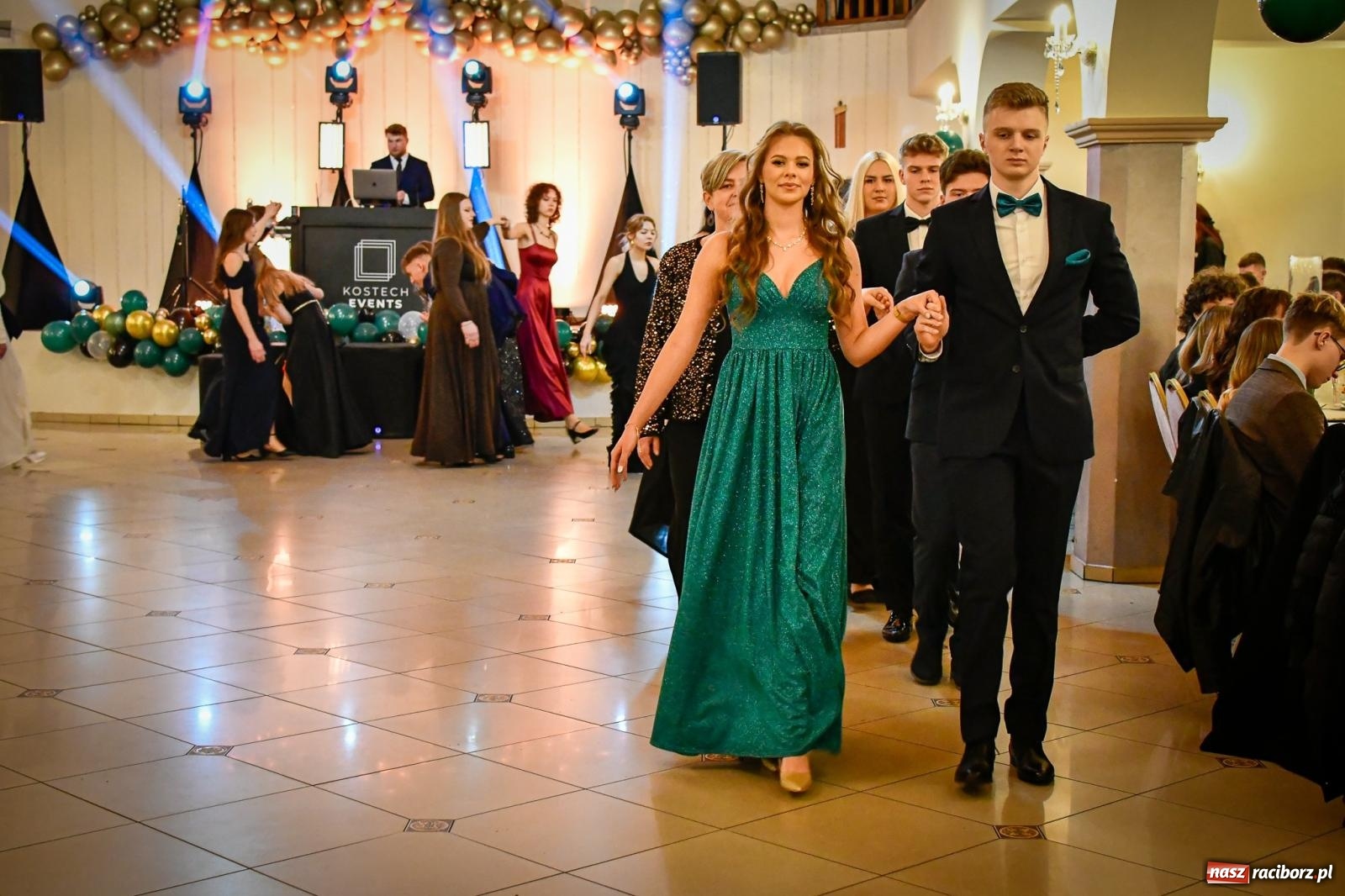 Zdjęcie w galerii na portalu naszraciborz.pl: Wielki bal studniówkowy ZSO nr 1 - I LO i Liceum Sztuk Plastycznych [FOTO i WIDEO] wiadomości z regionu