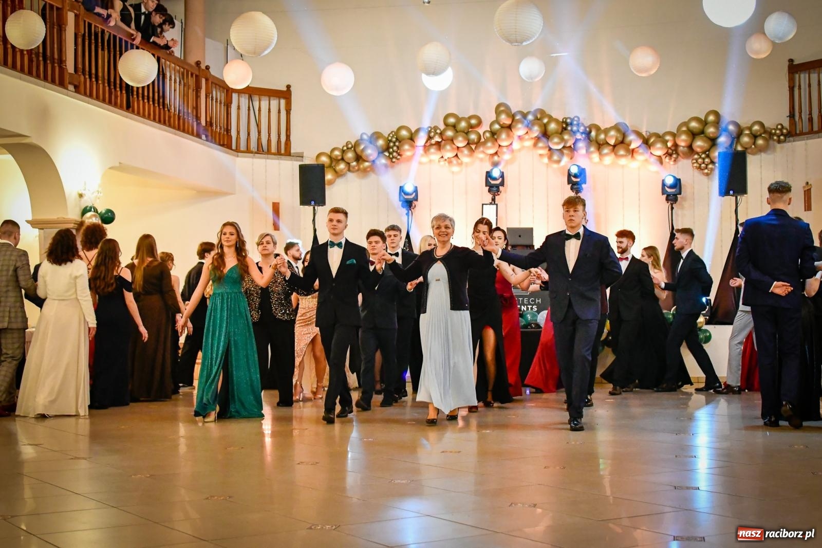 Zdjęcie w galerii na portalu naszraciborz.pl: Wielki bal studniówkowy ZSO nr 1 - I LO i Liceum Sztuk Plastycznych [FOTO i WIDEO] wiadomości z regionu