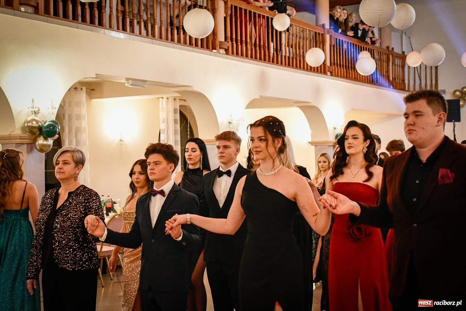 Zdjęcie w galerii na portalu naszraciborz.pl: Wielki bal studniówkowy ZSO nr 1 - I LO i Liceum Sztuk Plastycznych [FOTO i WIDEO] wiadomości z regionu