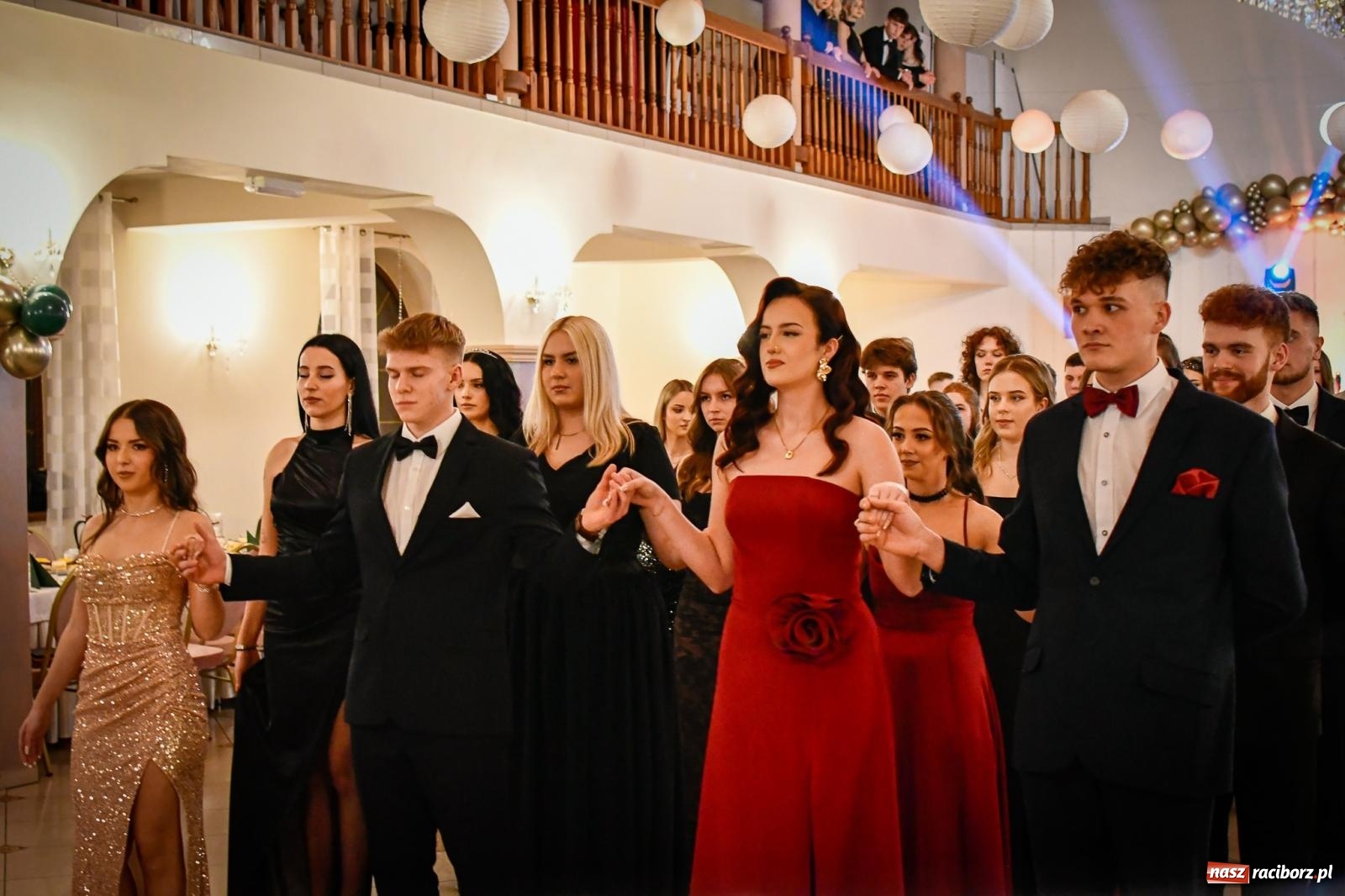 Zdjęcie w galerii na portalu naszraciborz.pl: Wielki bal studniówkowy ZSO nr 1 - I LO i Liceum Sztuk Plastycznych [FOTO i WIDEO] wiadomości z regionu