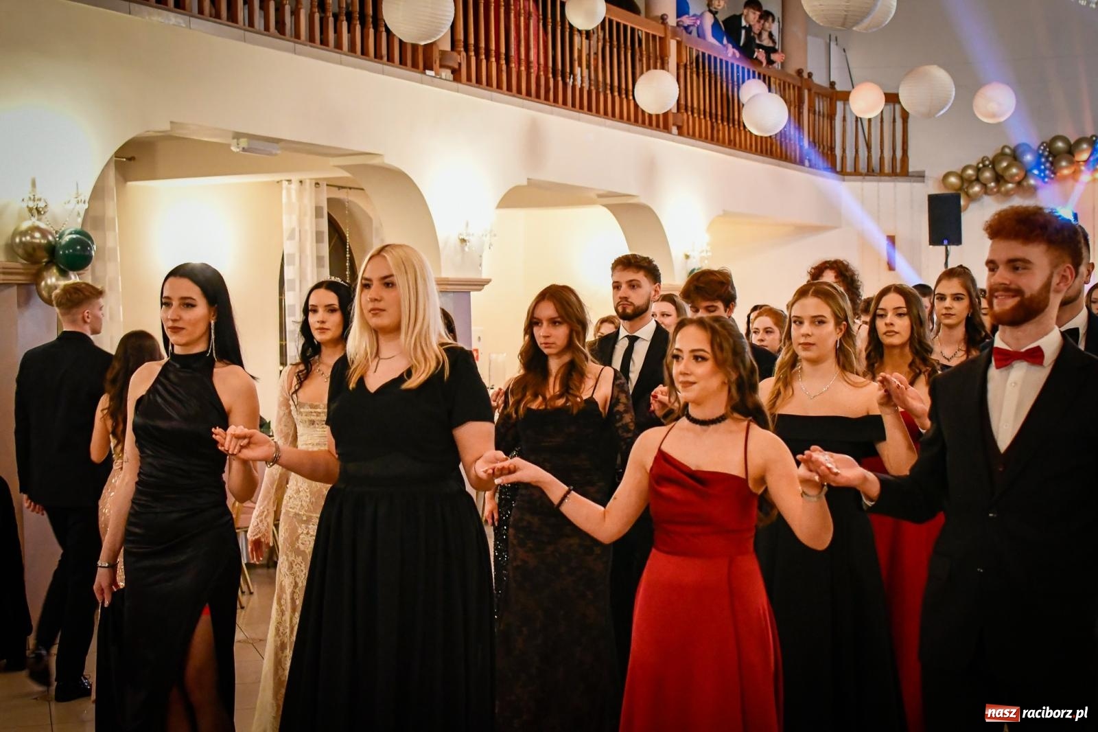 Zdjęcie w galerii na portalu naszraciborz.pl: Wielki bal studniówkowy ZSO nr 1 - I LO i Liceum Sztuk Plastycznych [FOTO i WIDEO] wiadomości z regionu