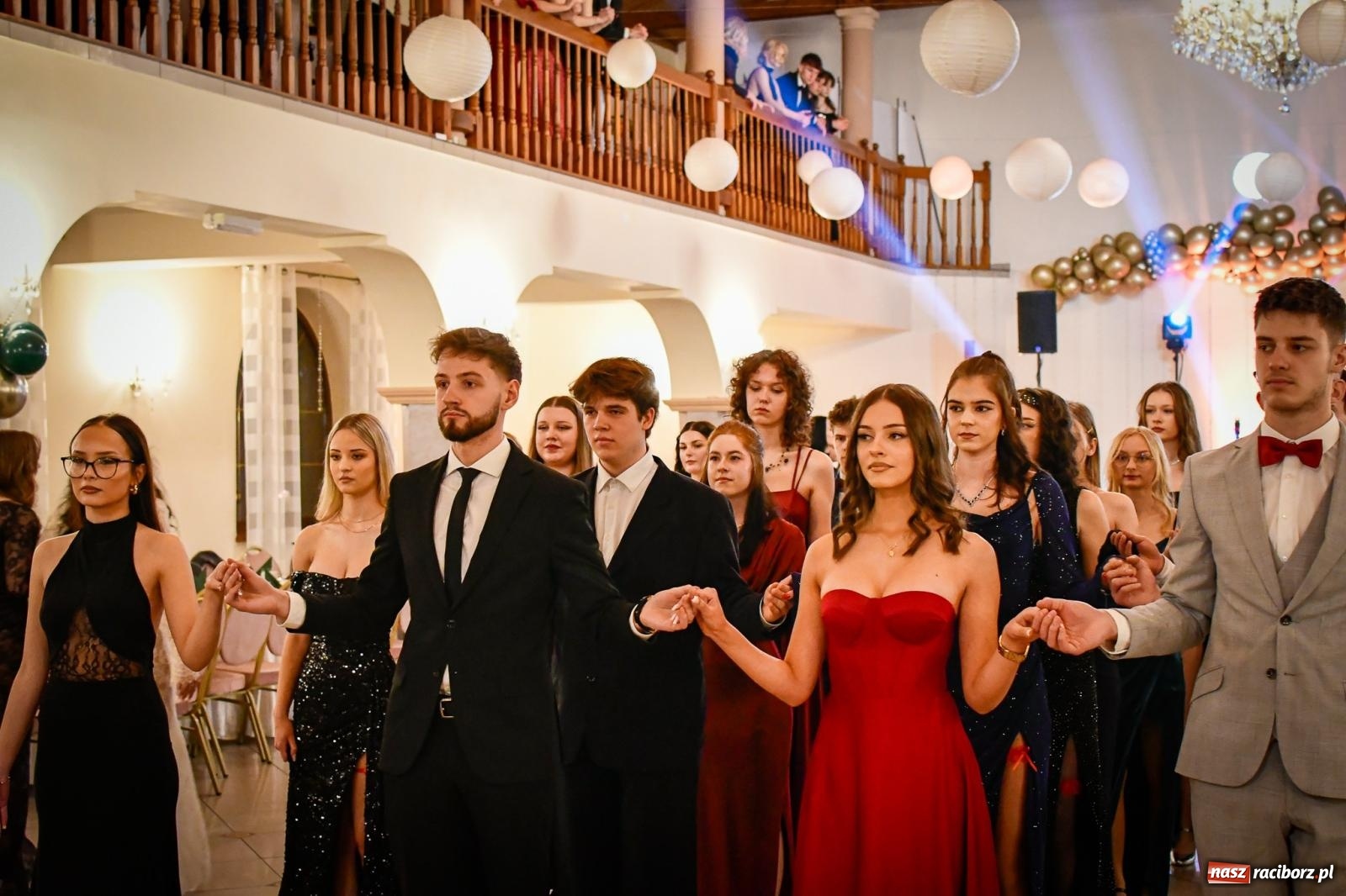 Zdjęcie w galerii na portalu naszraciborz.pl: Wielki bal studniówkowy ZSO nr 1 - I LO i Liceum Sztuk Plastycznych [FOTO i WIDEO] wiadomości z regionu