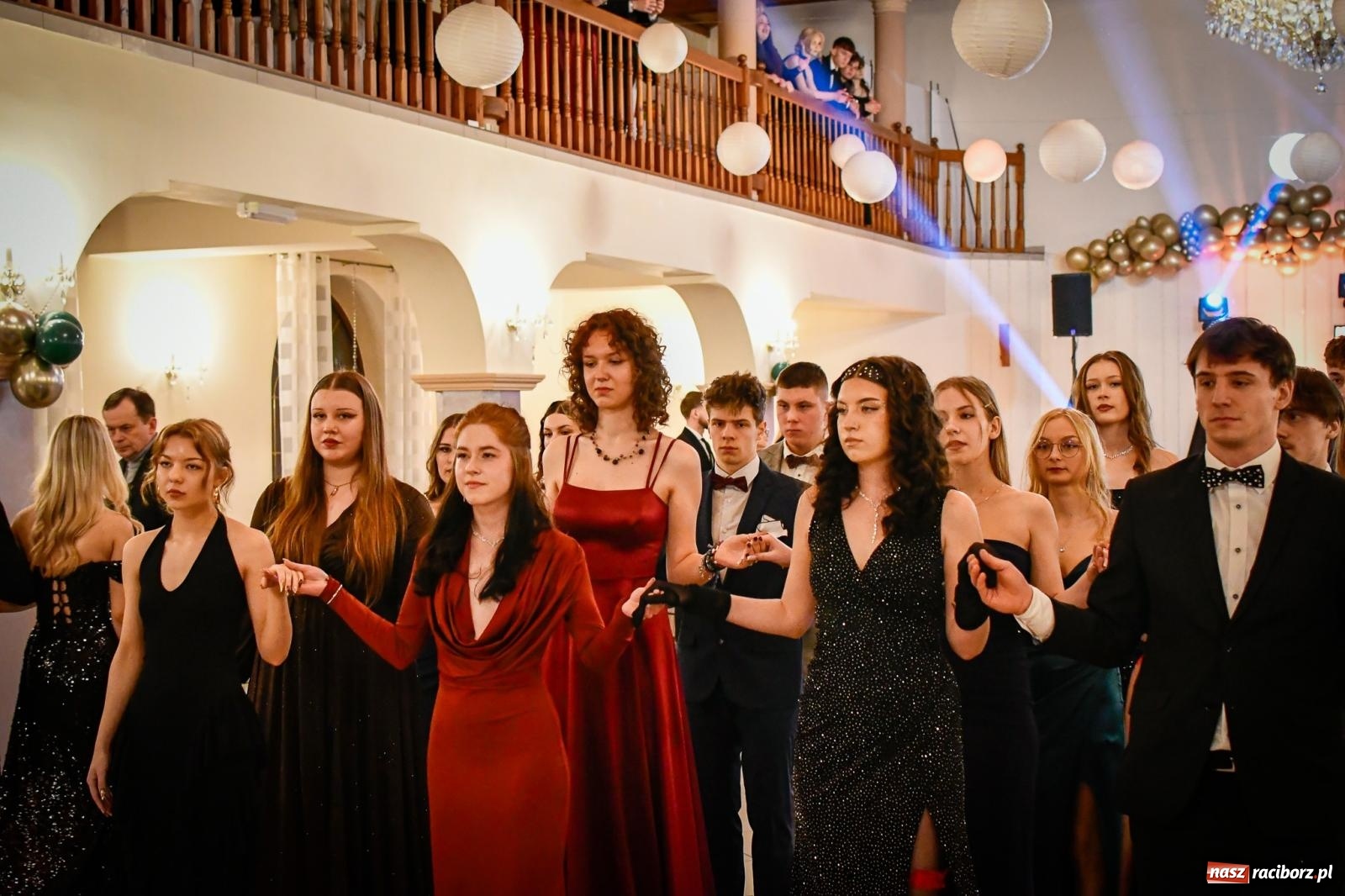 Zdjęcie w galerii na portalu naszraciborz.pl: Wielki bal studniówkowy ZSO nr 1 - I LO i Liceum Sztuk Plastycznych [FOTO i WIDEO] wiadomości z regionu