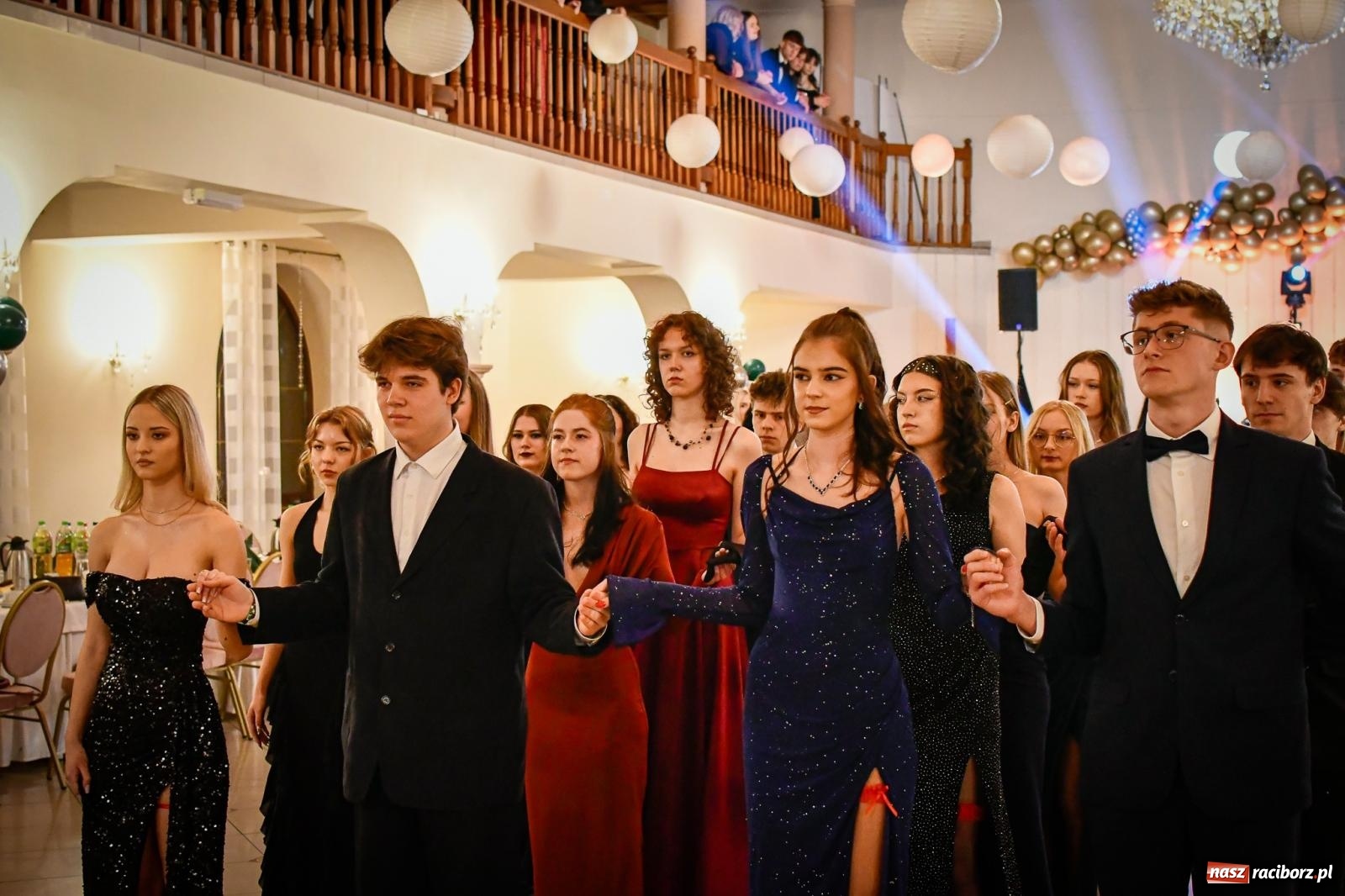 Zdjęcie w galerii na portalu naszraciborz.pl: Wielki bal studniówkowy ZSO nr 1 - I LO i Liceum Sztuk Plastycznych [FOTO i WIDEO] wiadomości z regionu