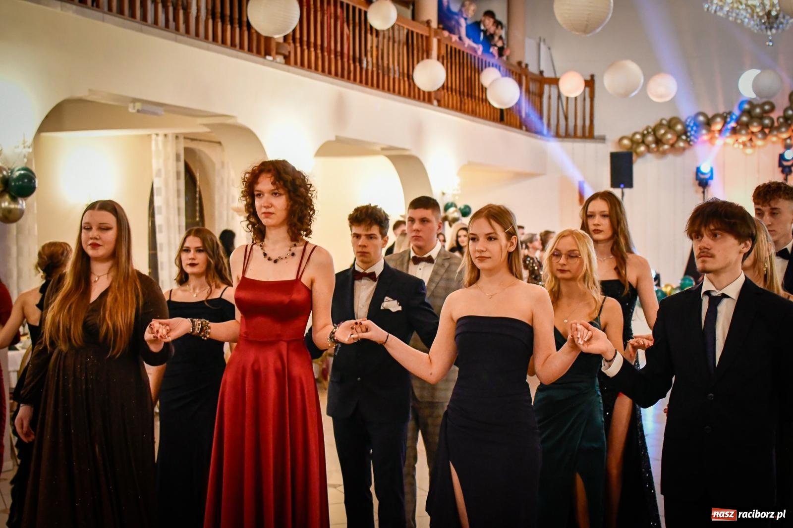 Zdjęcie w galerii na portalu naszraciborz.pl: Wielki bal studniówkowy ZSO nr 1 - I LO i Liceum Sztuk Plastycznych [FOTO i WIDEO] wiadomości z regionu