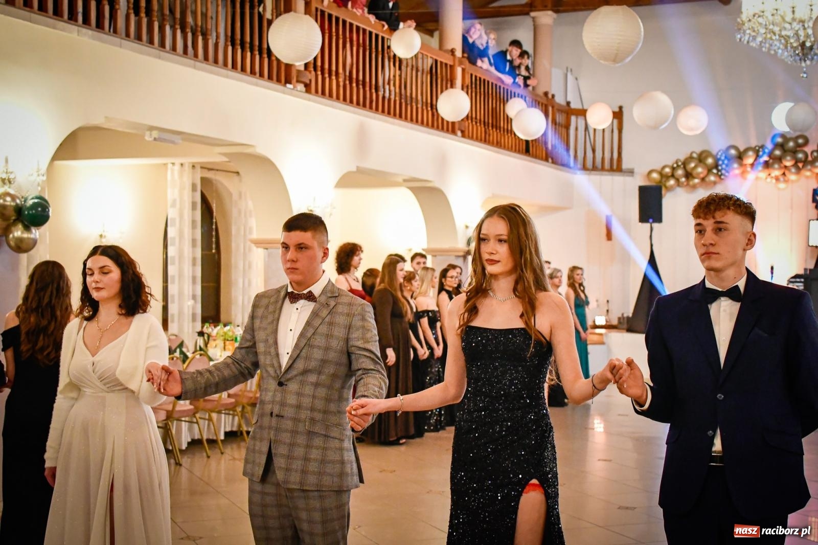Zdjęcie w galerii na portalu naszraciborz.pl: Wielki bal studniówkowy ZSO nr 1 - I LO i Liceum Sztuk Plastycznych [FOTO i WIDEO] wiadomości z regionu