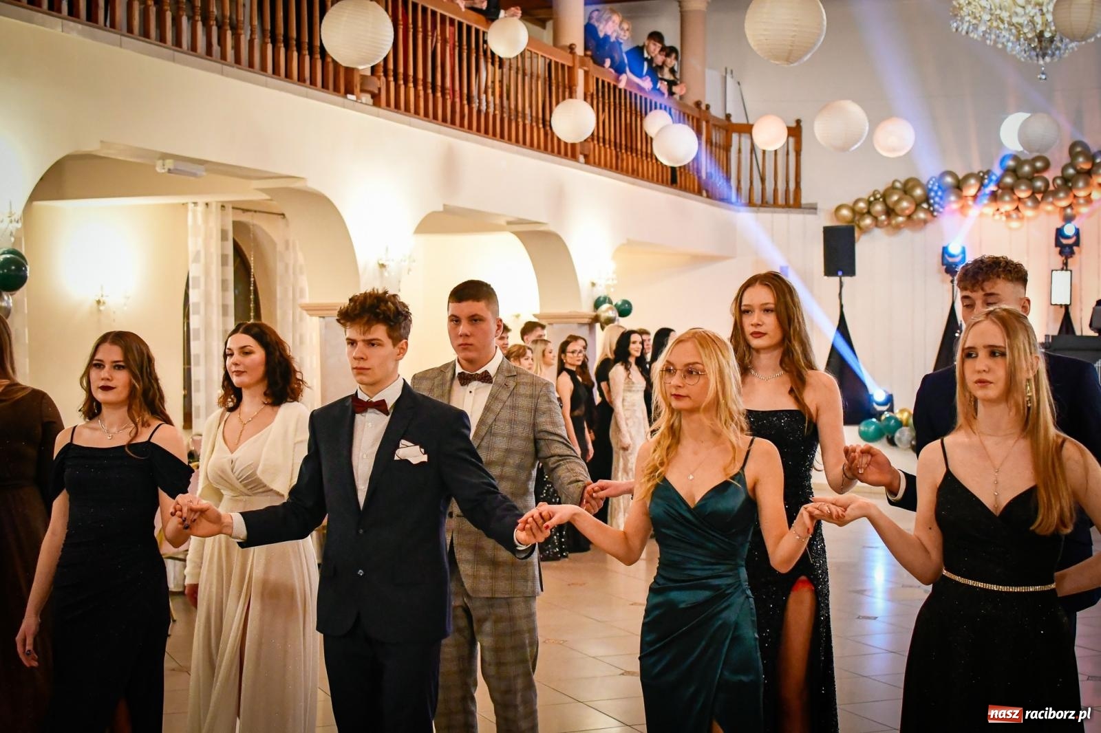 Zdjęcie w galerii na portalu naszraciborz.pl: Wielki bal studniówkowy ZSO nr 1 - I LO i Liceum Sztuk Plastycznych [FOTO i WIDEO] wiadomości z regionu