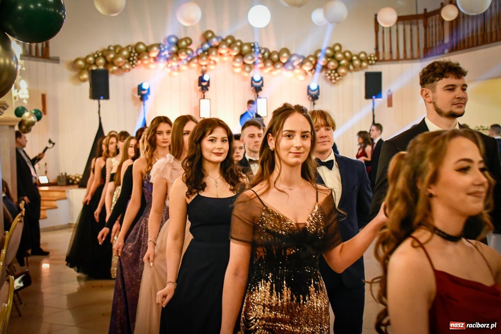 Zdjęcie w galerii na portalu naszraciborz.pl: Wielki bal studniówkowy ZSO nr 1 - I LO i Liceum Sztuk Plastycznych [FOTO i WIDEO] wiadomości z regionu