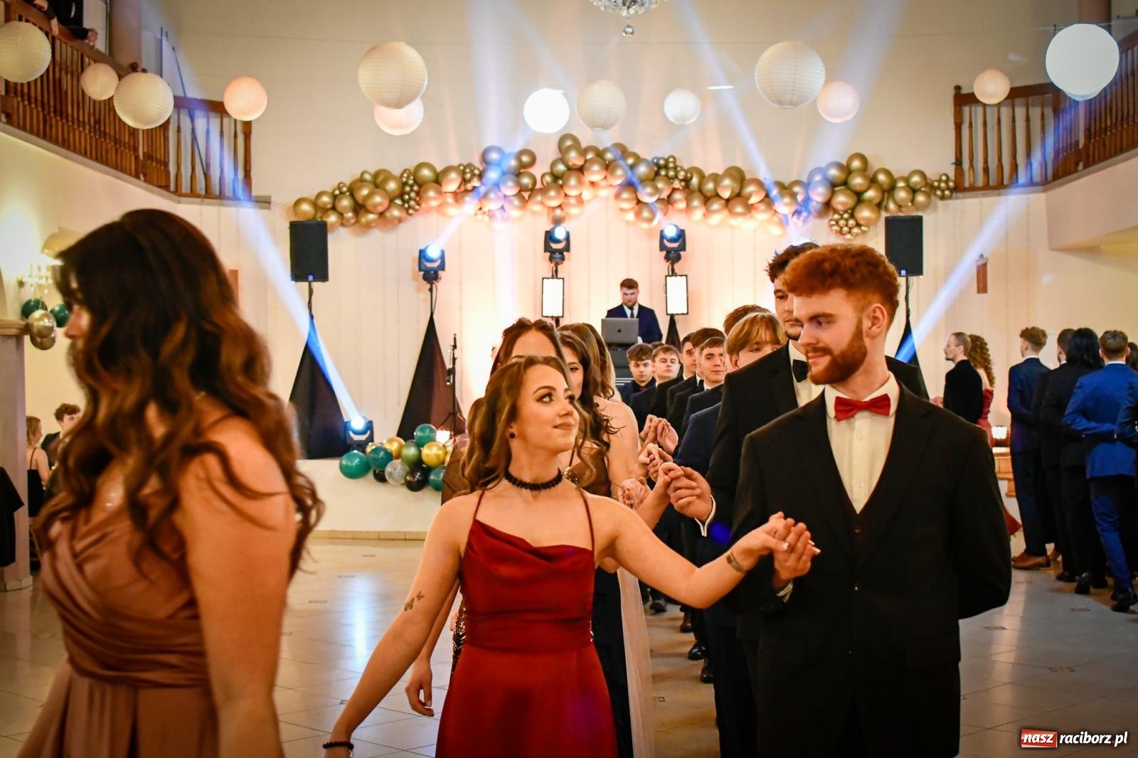 Zdjęcie w galerii na portalu naszraciborz.pl: Wielki bal studniówkowy ZSO nr 1 - I LO i Liceum Sztuk Plastycznych [FOTO i WIDEO] wiadomości z regionu