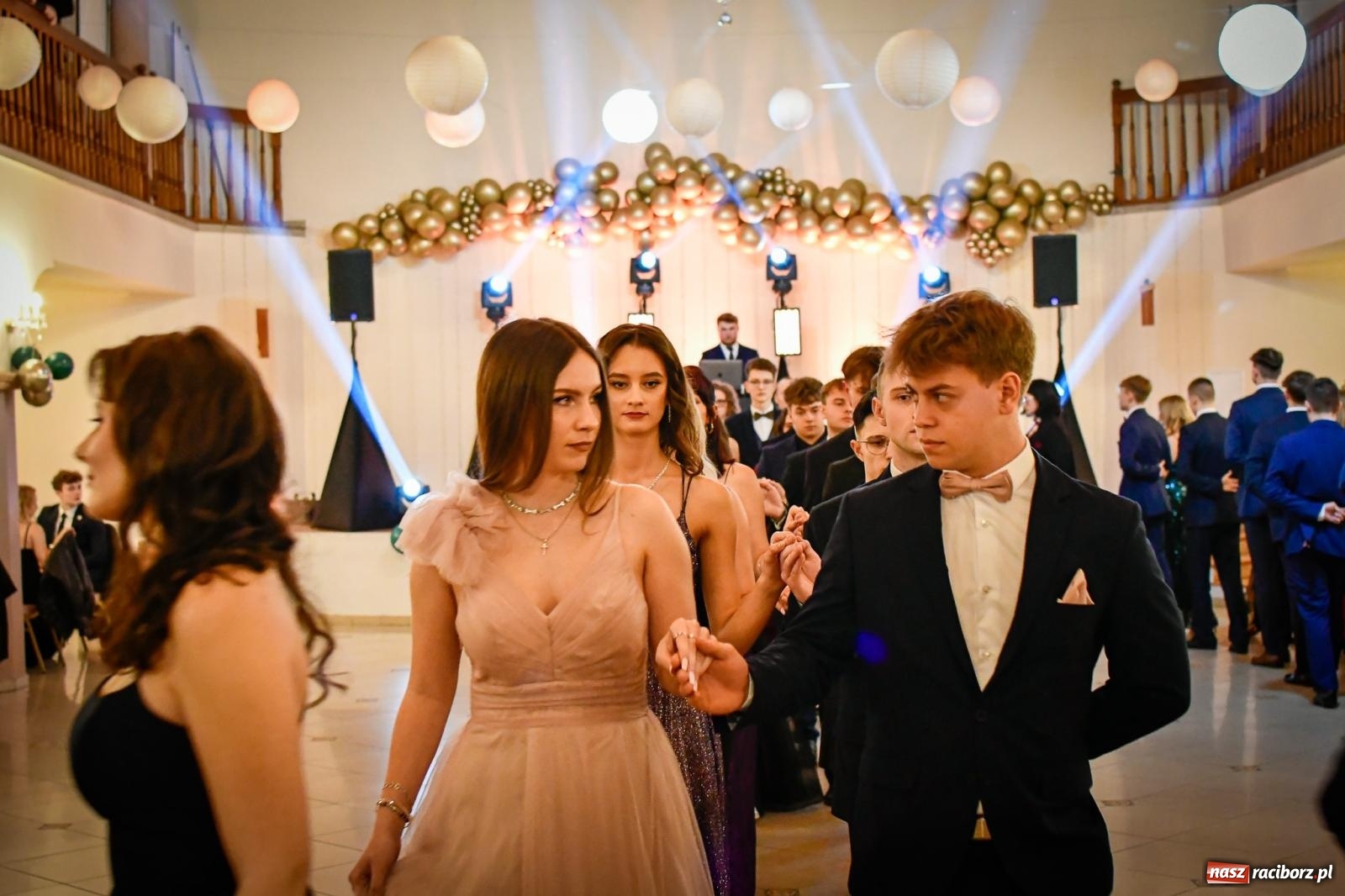 Zdjęcie w galerii na portalu naszraciborz.pl: Wielki bal studniówkowy ZSO nr 1 - I LO i Liceum Sztuk Plastycznych [FOTO i WIDEO] wiadomości z regionu