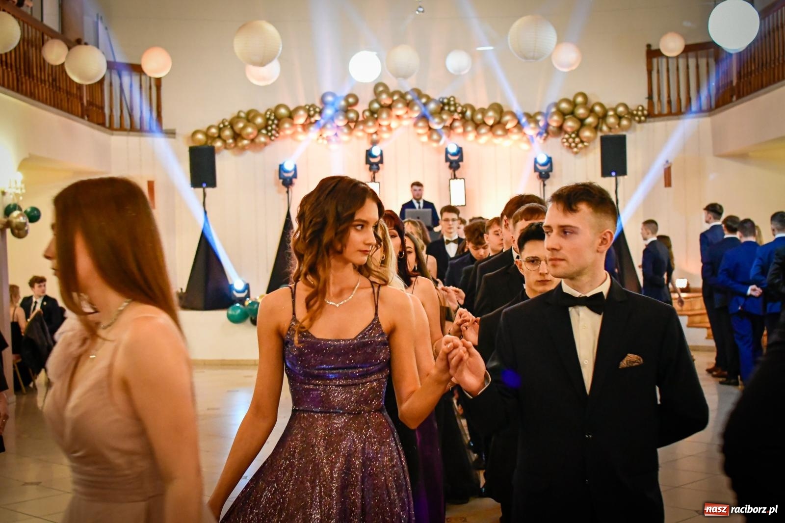 Zdjęcie w galerii na portalu naszraciborz.pl: Wielki bal studniówkowy ZSO nr 1 - I LO i Liceum Sztuk Plastycznych [FOTO i WIDEO] wiadomości z regionu