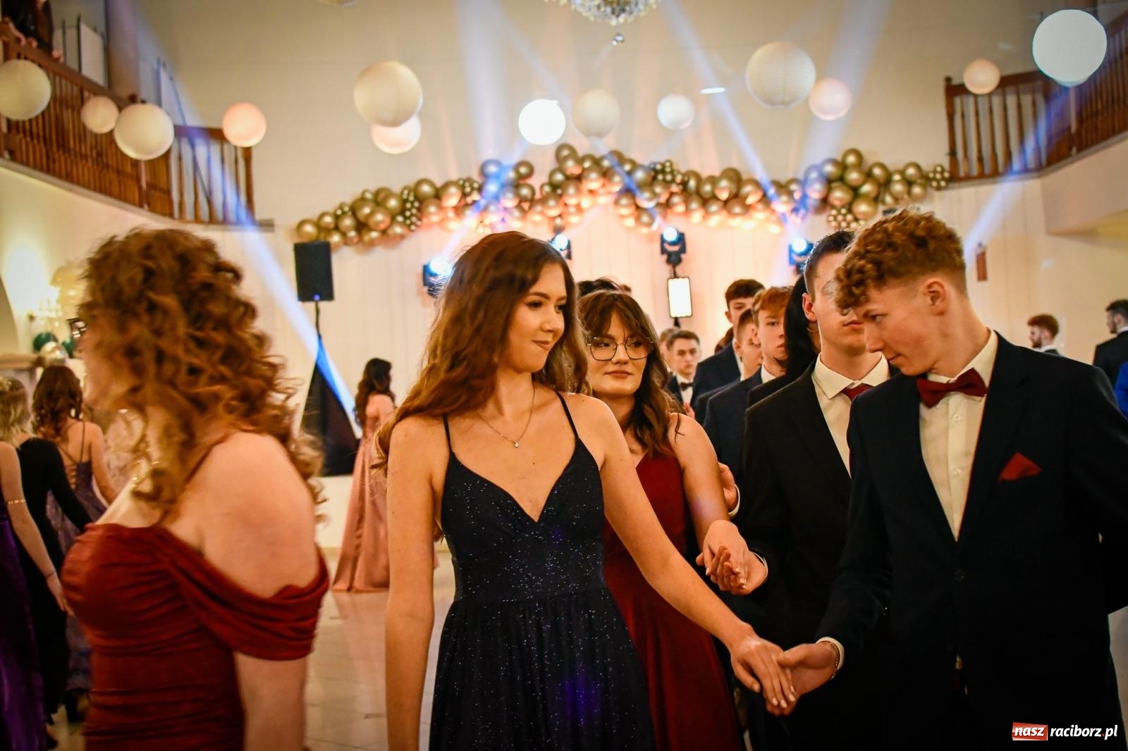Zdjęcie w galerii na portalu naszraciborz.pl: Wielki bal studniówkowy ZSO nr 1 - I LO i Liceum Sztuk Plastycznych [FOTO i WIDEO] wiadomości z regionu