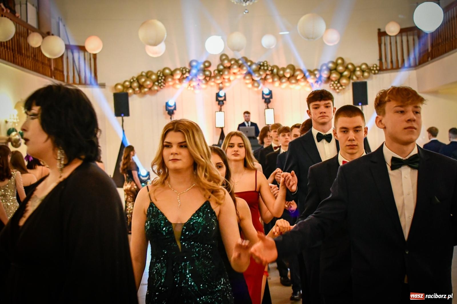 Zdjęcie w galerii na portalu naszraciborz.pl: Wielki bal studniówkowy ZSO nr 1 - I LO i Liceum Sztuk Plastycznych [FOTO i WIDEO] wiadomości z regionu