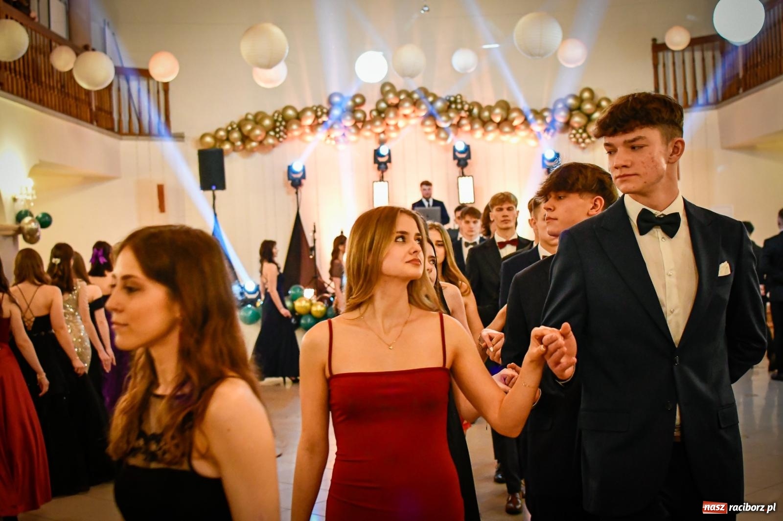 Zdjęcie w galerii na portalu naszraciborz.pl: Wielki bal studniówkowy ZSO nr 1 - I LO i Liceum Sztuk Plastycznych [FOTO i WIDEO] wiadomości z regionu