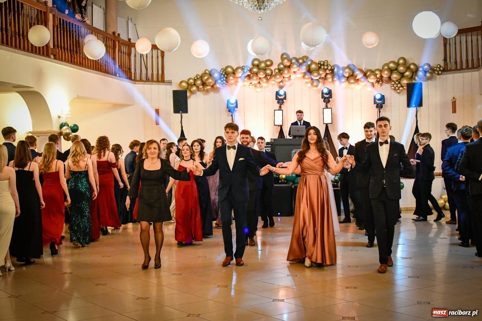 Zdjęcie w galerii na portalu naszraciborz.pl: Wielki bal studniówkowy ZSO nr 1 - I LO i Liceum Sztuk Plastycznych [FOTO i WIDEO] wiadomości z regionu