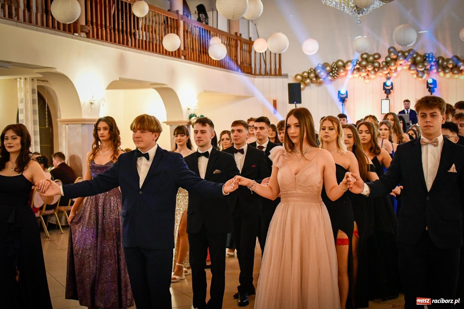Zdjęcie w galerii na portalu naszraciborz.pl: Wielki bal studniówkowy ZSO nr 1 - I LO i Liceum Sztuk Plastycznych [FOTO i WIDEO] wiadomości z regionu