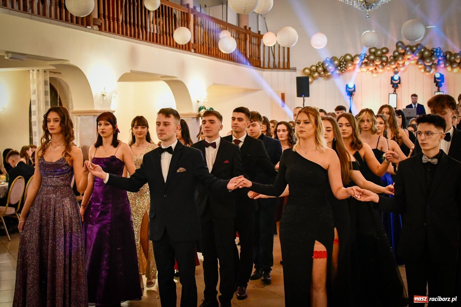 Zdjęcie w galerii na portalu naszraciborz.pl: Wielki bal studniówkowy ZSO nr 1 - I LO i Liceum Sztuk Plastycznych [FOTO i WIDEO] wiadomości z regionu