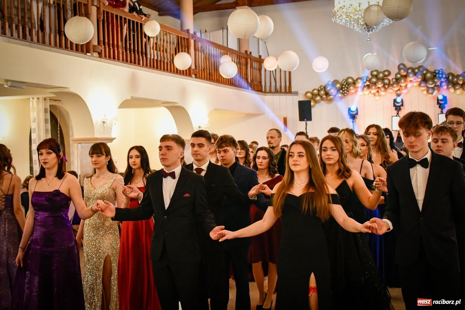 Zdjęcie w galerii na portalu naszraciborz.pl: Wielki bal studniówkowy ZSO nr 1 - I LO i Liceum Sztuk Plastycznych [FOTO i WIDEO] wiadomości z regionu