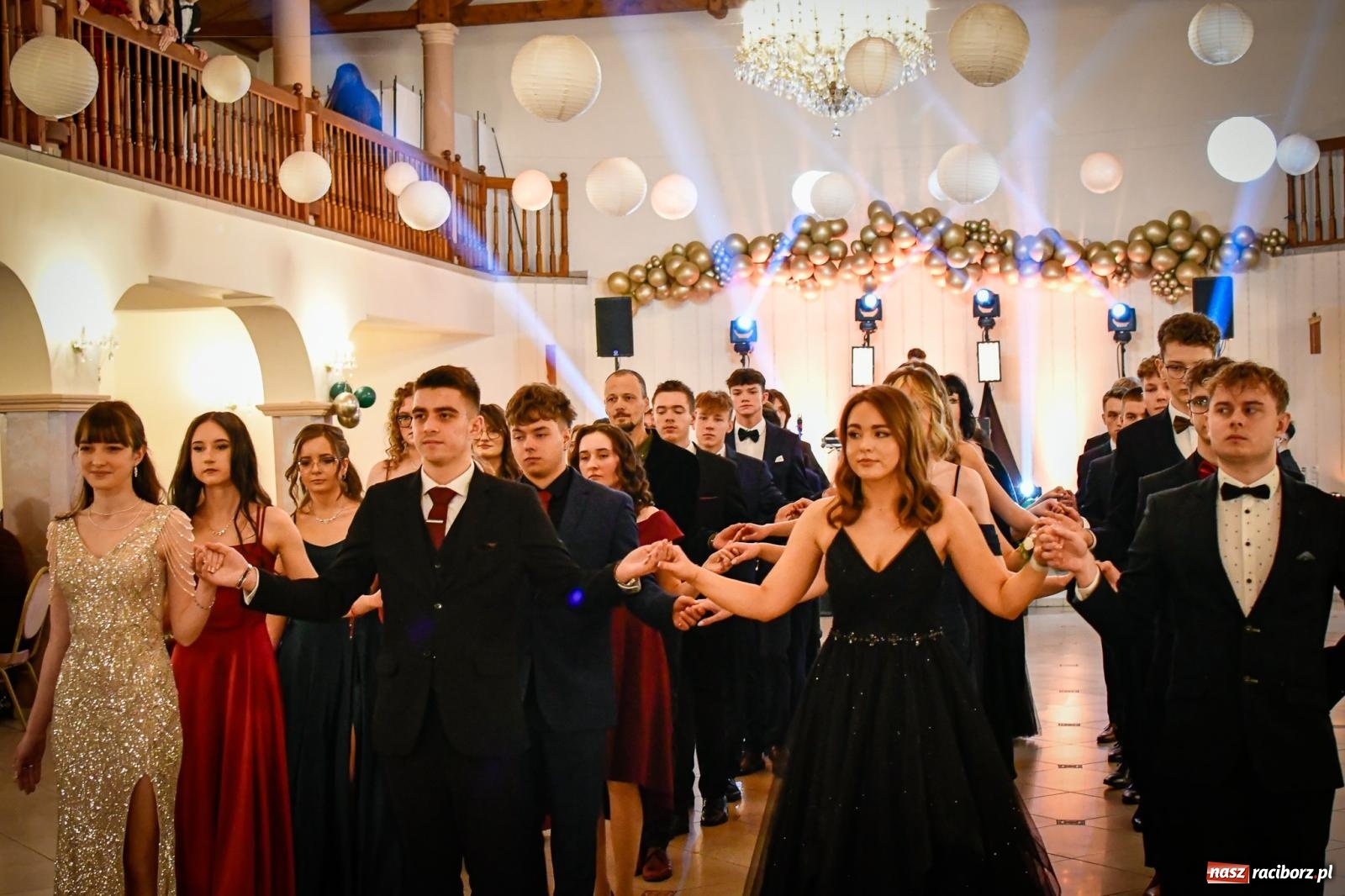 Zdjęcie w galerii na portalu naszraciborz.pl: Wielki bal studniówkowy ZSO nr 1 - I LO i Liceum Sztuk Plastycznych [FOTO i WIDEO] wiadomości z regionu