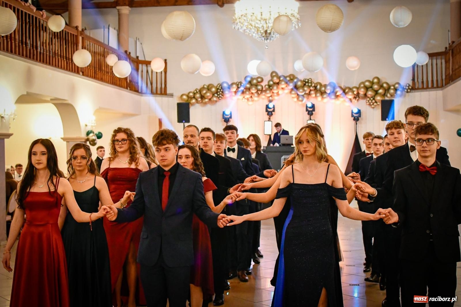 Zdjęcie w galerii na portalu naszraciborz.pl: Wielki bal studniówkowy ZSO nr 1 - I LO i Liceum Sztuk Plastycznych [FOTO i WIDEO] wiadomości z regionu