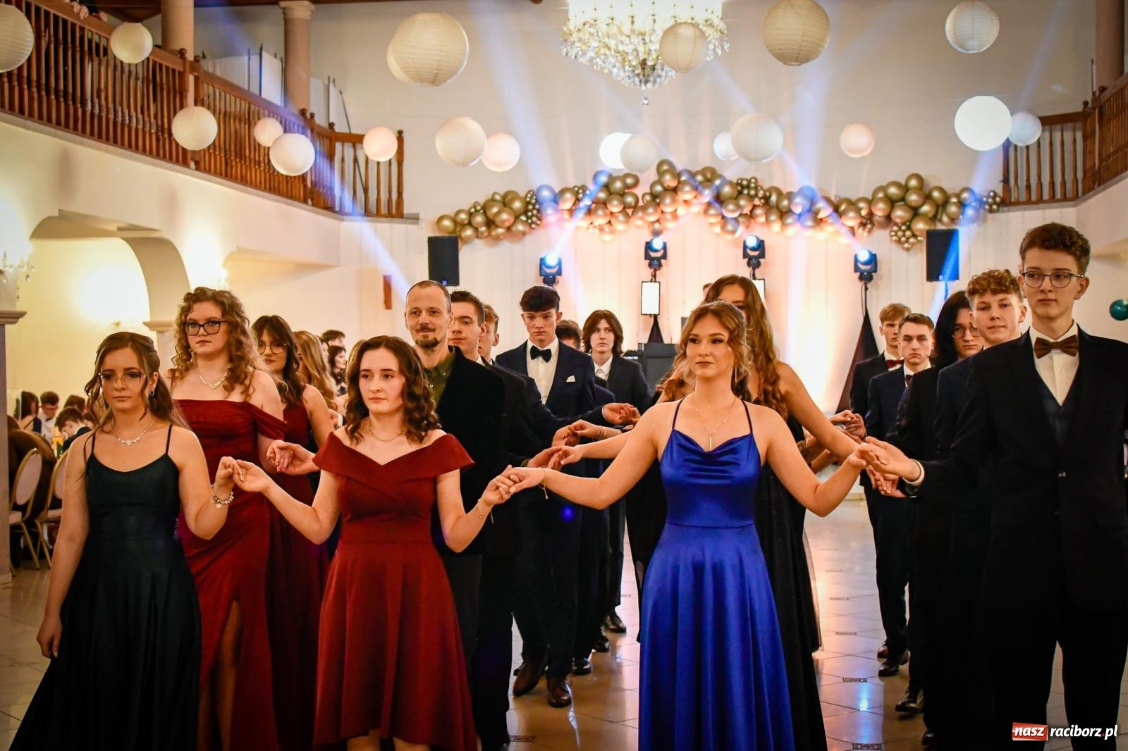 Zdjęcie w galerii na portalu naszraciborz.pl: Wielki bal studniówkowy ZSO nr 1 - I LO i Liceum Sztuk Plastycznych [FOTO i WIDEO] wiadomości z regionu