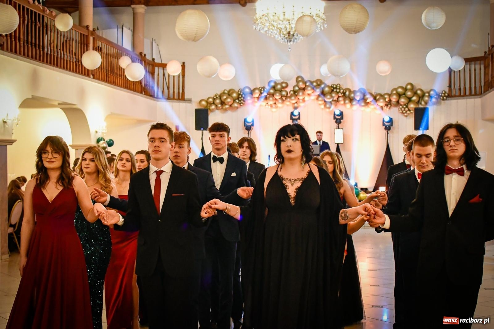 Zdjęcie w galerii na portalu naszraciborz.pl: Wielki bal studniówkowy ZSO nr 1 - I LO i Liceum Sztuk Plastycznych [FOTO i WIDEO] wiadomości z regionu