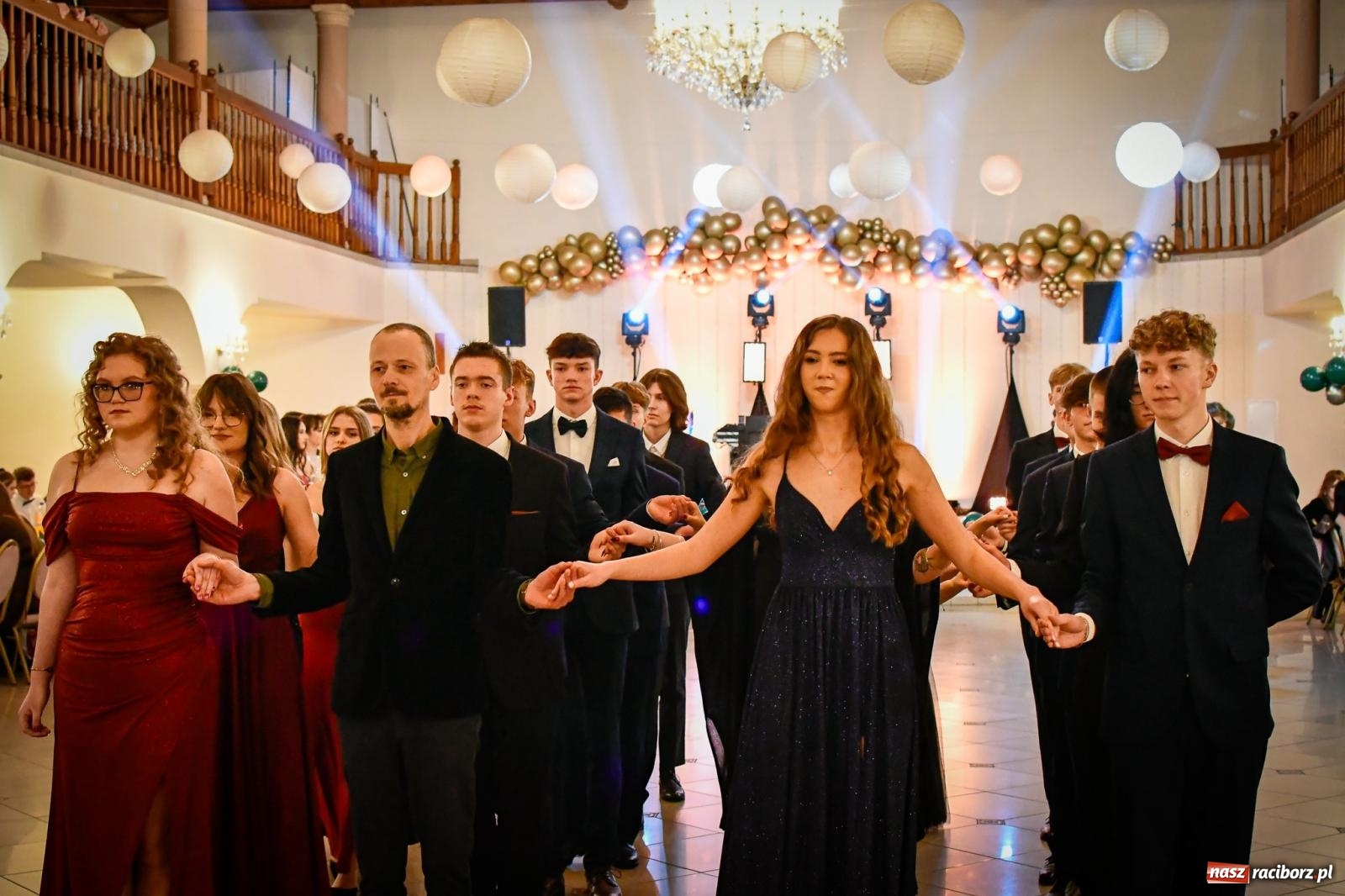 Zdjęcie w galerii na portalu naszraciborz.pl: Wielki bal studniówkowy ZSO nr 1 - I LO i Liceum Sztuk Plastycznych [FOTO i WIDEO] wiadomości z regionu