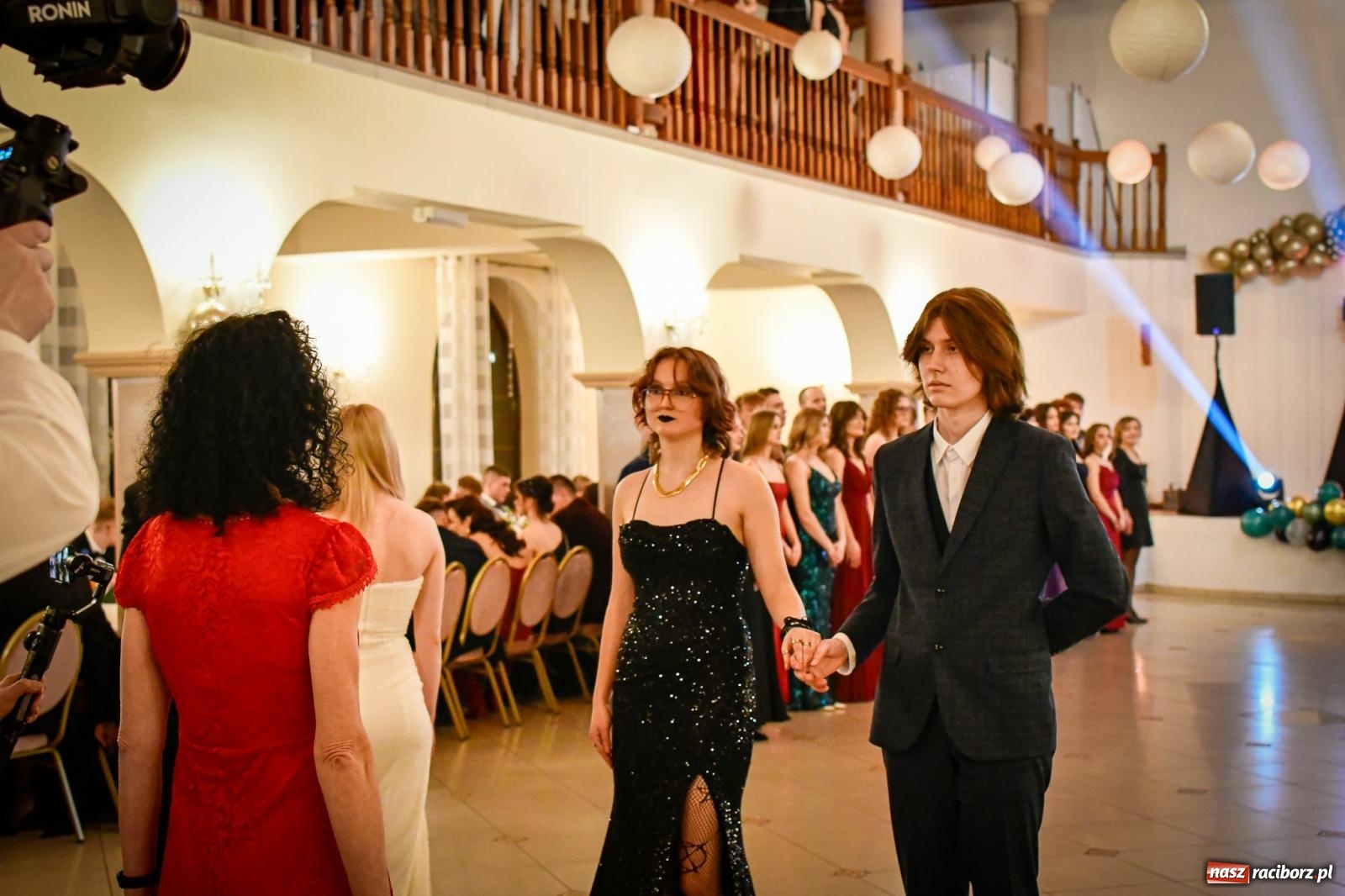 Zdjęcie w galerii na portalu naszraciborz.pl: Wielki bal studniówkowy ZSO nr 1 - I LO i Liceum Sztuk Plastycznych [FOTO i WIDEO] wiadomości z regionu