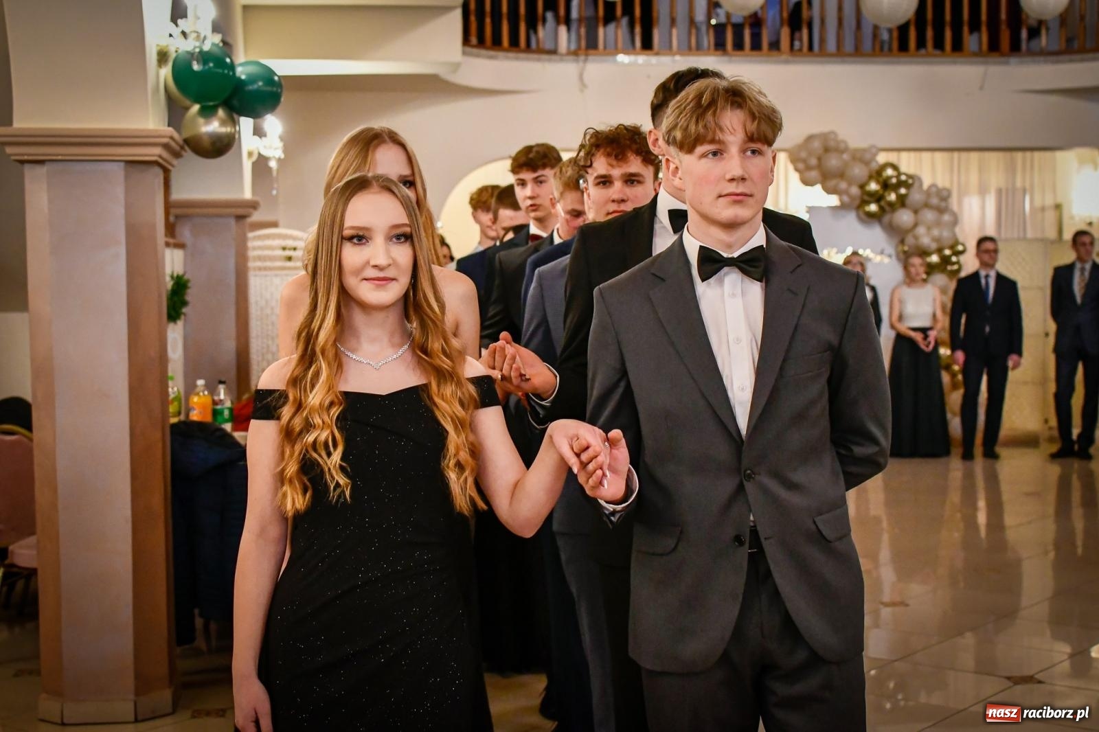 Zdjęcie w galerii na portalu naszraciborz.pl: Wielki bal studniówkowy ZSO nr 1 - I LO i Liceum Sztuk Plastycznych [FOTO i WIDEO] wiadomości z regionu