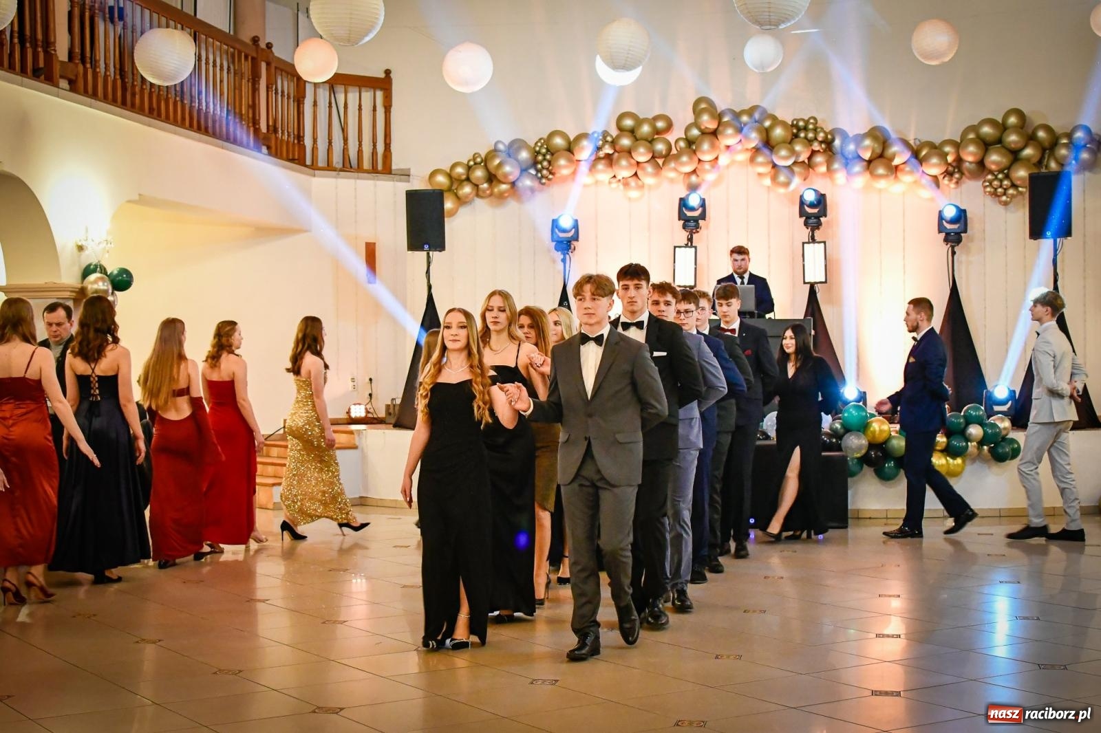 Zdjęcie w galerii na portalu naszraciborz.pl: Wielki bal studniówkowy ZSO nr 1 - I LO i Liceum Sztuk Plastycznych [FOTO i WIDEO] wiadomości z regionu