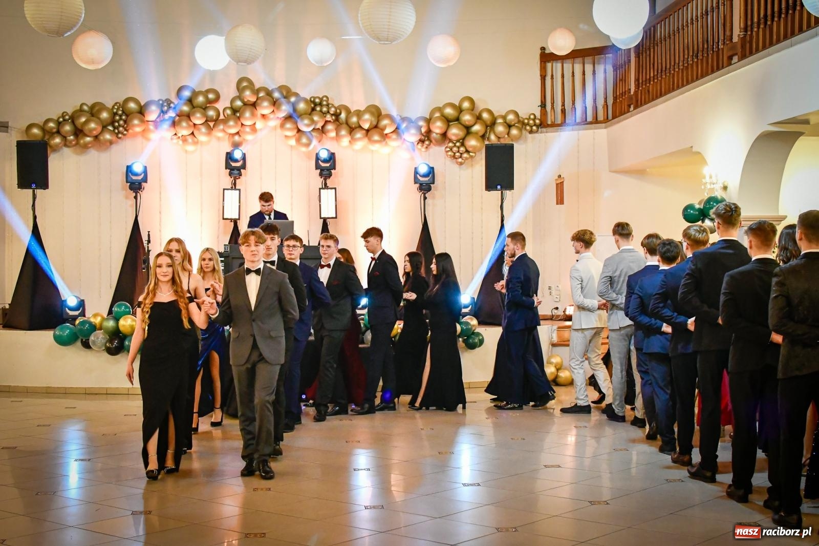 Zdjęcie w galerii na portalu naszraciborz.pl: Wielki bal studniówkowy ZSO nr 1 - I LO i Liceum Sztuk Plastycznych [FOTO i WIDEO] wiadomości z regionu