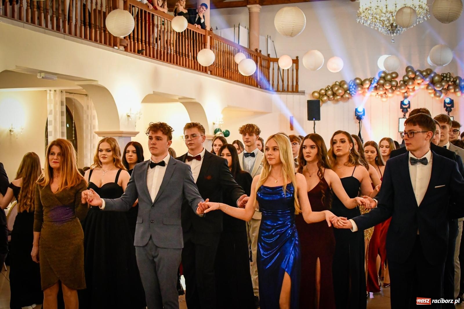 Zdjęcie w galerii na portalu naszraciborz.pl: Wielki bal studniówkowy ZSO nr 1 - I LO i Liceum Sztuk Plastycznych [FOTO i WIDEO] wiadomości z regionu