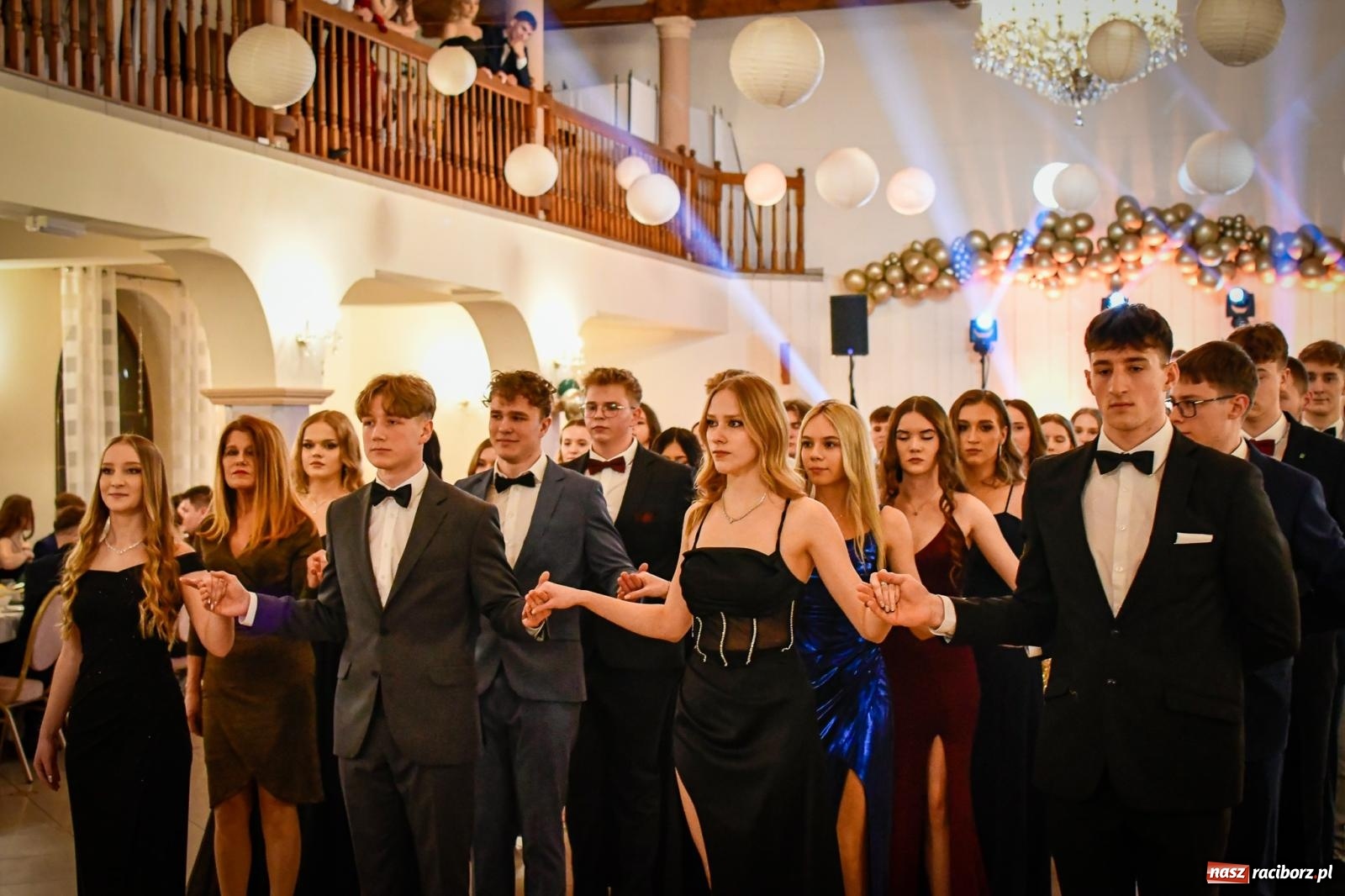 Zdjęcie w galerii na portalu naszraciborz.pl: Wielki bal studniówkowy ZSO nr 1 - I LO i Liceum Sztuk Plastycznych [FOTO i WIDEO] wiadomości z regionu