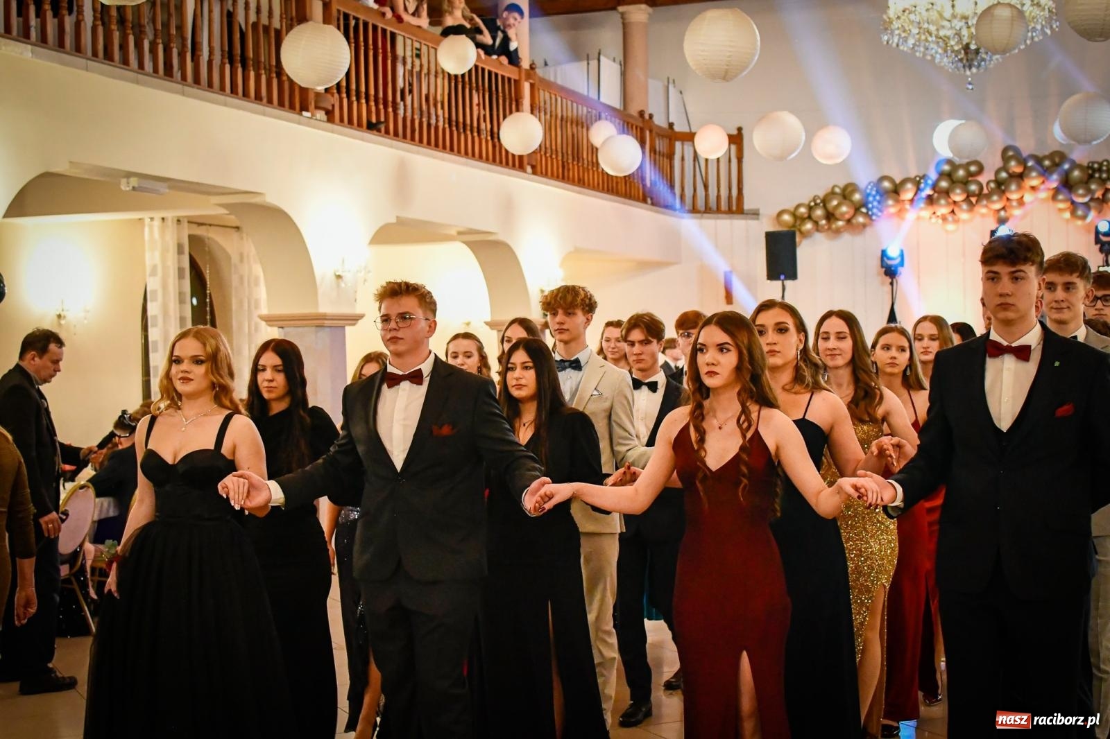 Zdjęcie w galerii na portalu naszraciborz.pl: Wielki bal studniówkowy ZSO nr 1 - I LO i Liceum Sztuk Plastycznych [FOTO i WIDEO] wiadomości z regionu