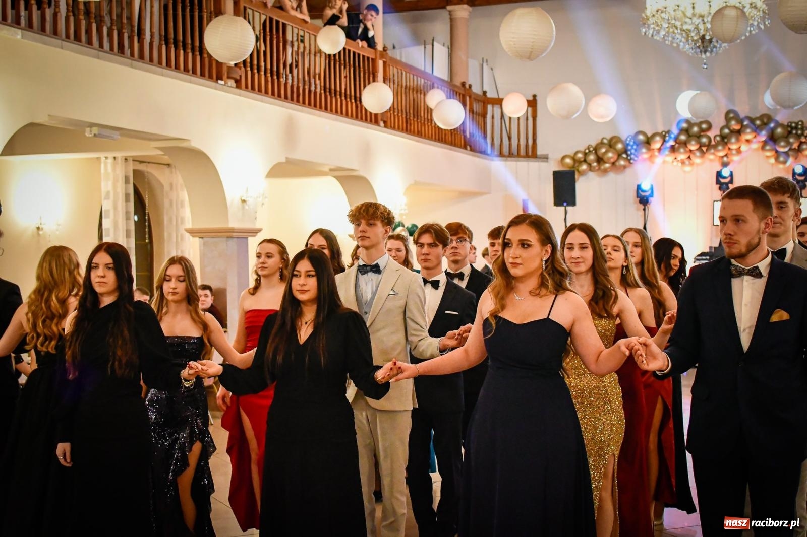 Zdjęcie w galerii na portalu naszraciborz.pl: Wielki bal studniówkowy ZSO nr 1 - I LO i Liceum Sztuk Plastycznych [FOTO i WIDEO] wiadomości z regionu